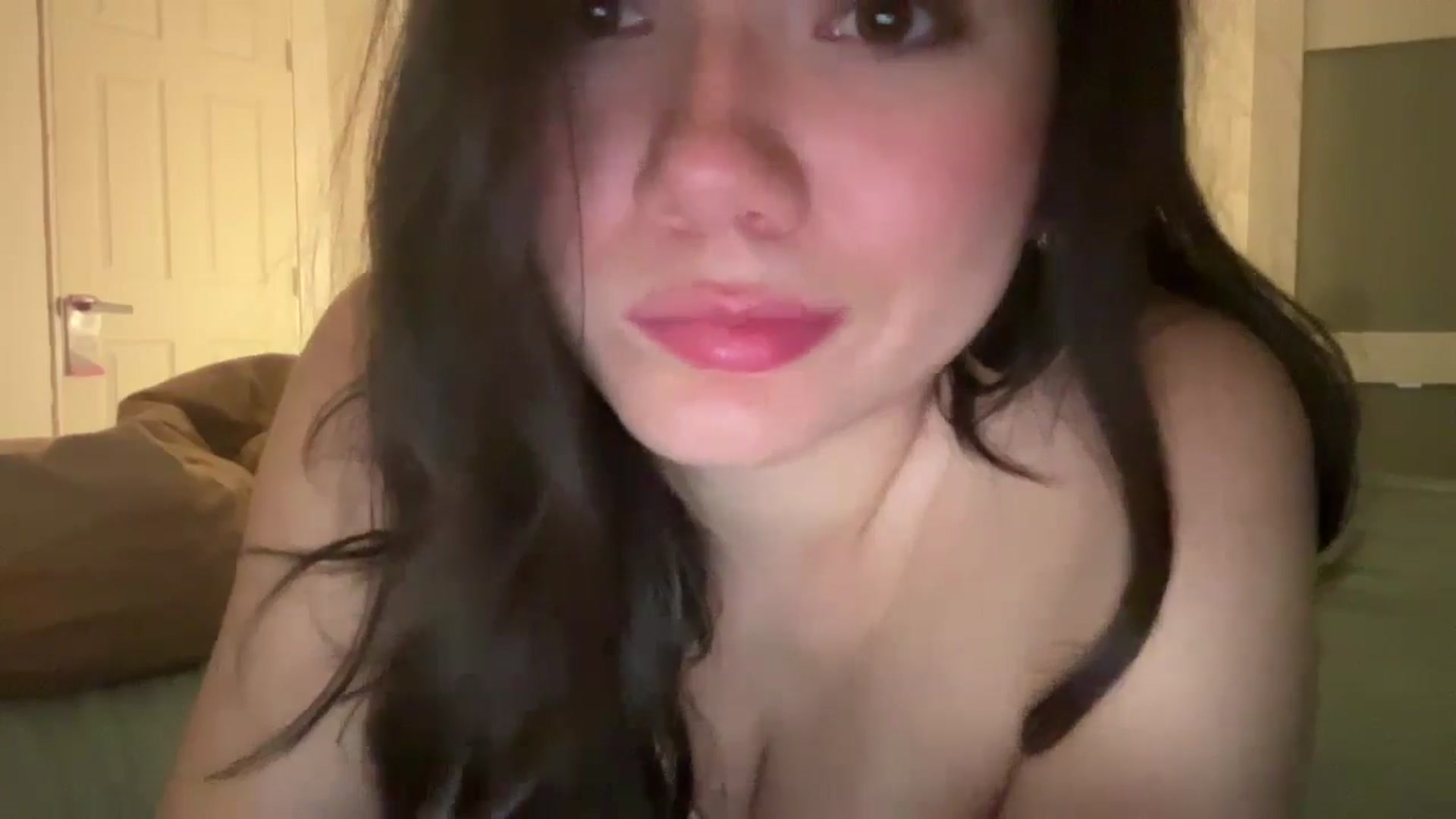 Gallery image thumbnail from imava's myfreecams stream on, 01/09/2025, 09:02 image 4 of 20