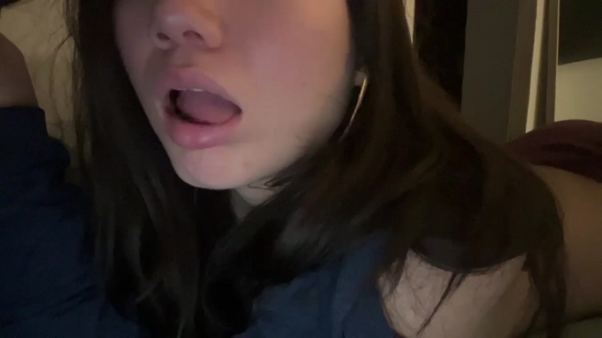 Gallery image thumbnail from imava's myfreecams stream on, 01/10/2025, 03:29 image 14 of 20