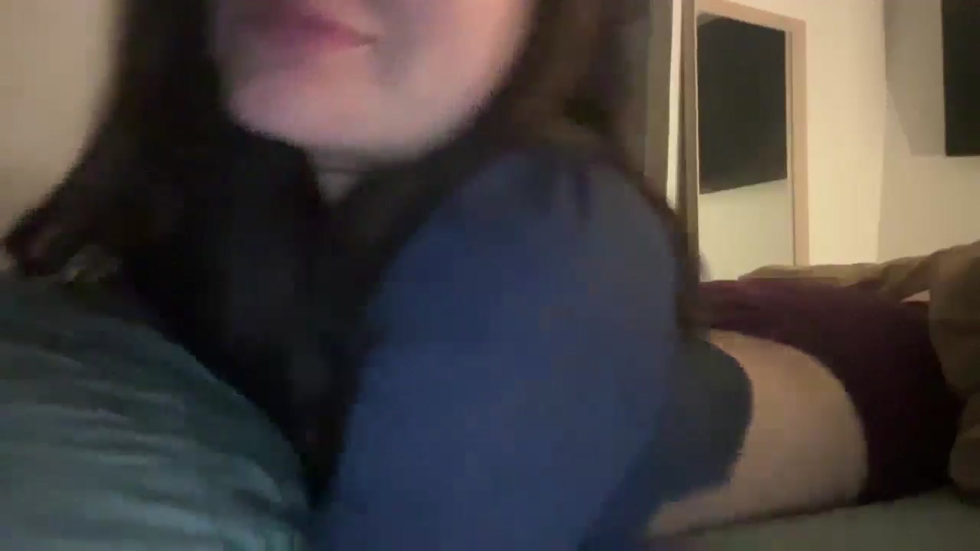 Gallery image thumbnail from imava's myfreecams stream on, 01/10/2025, 03:29 image 8 of 20