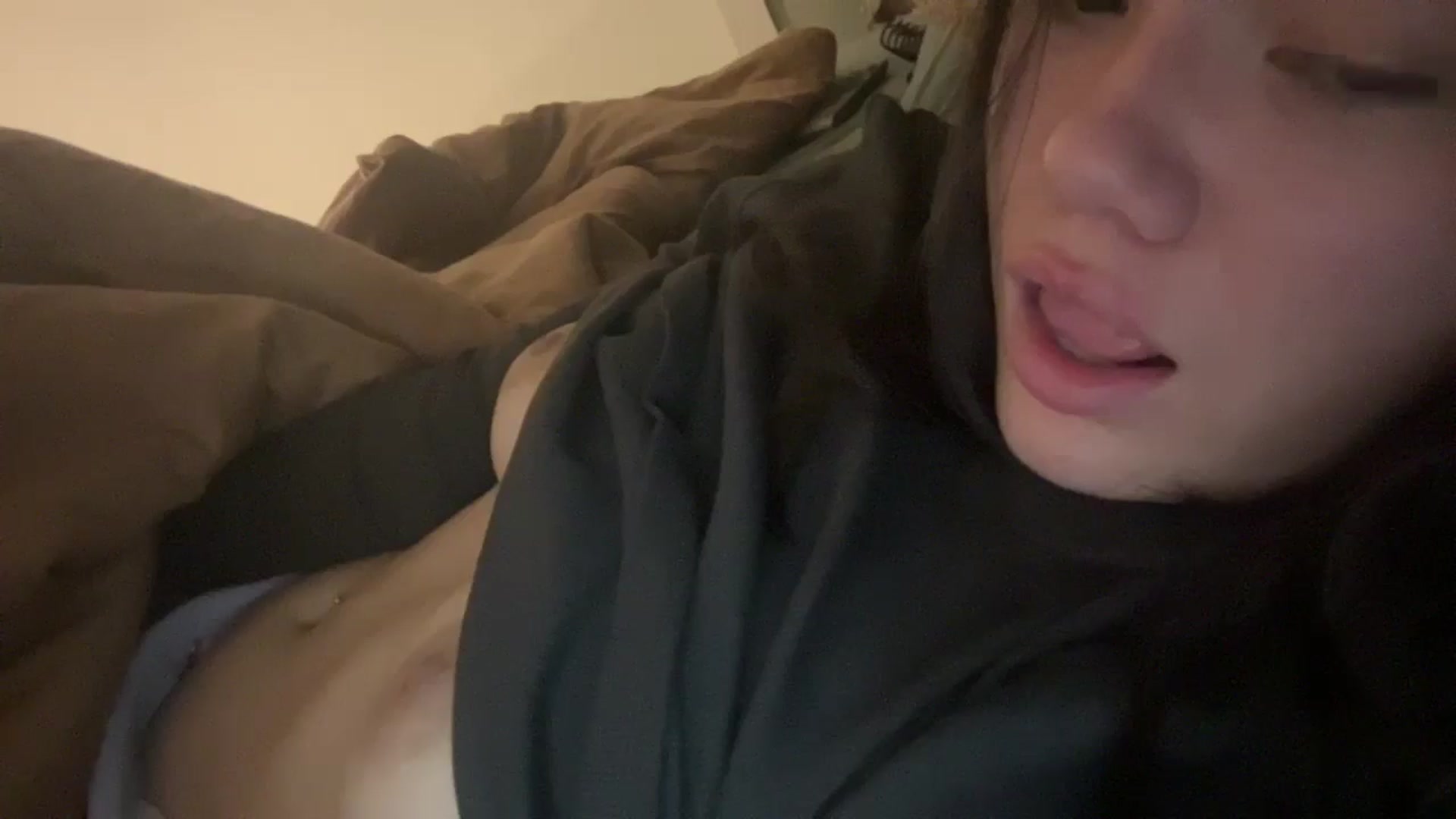 Gallery image thumbnail from imava's myfreecams stream on, 02/13/2025, 07:50 image 19 of 20
