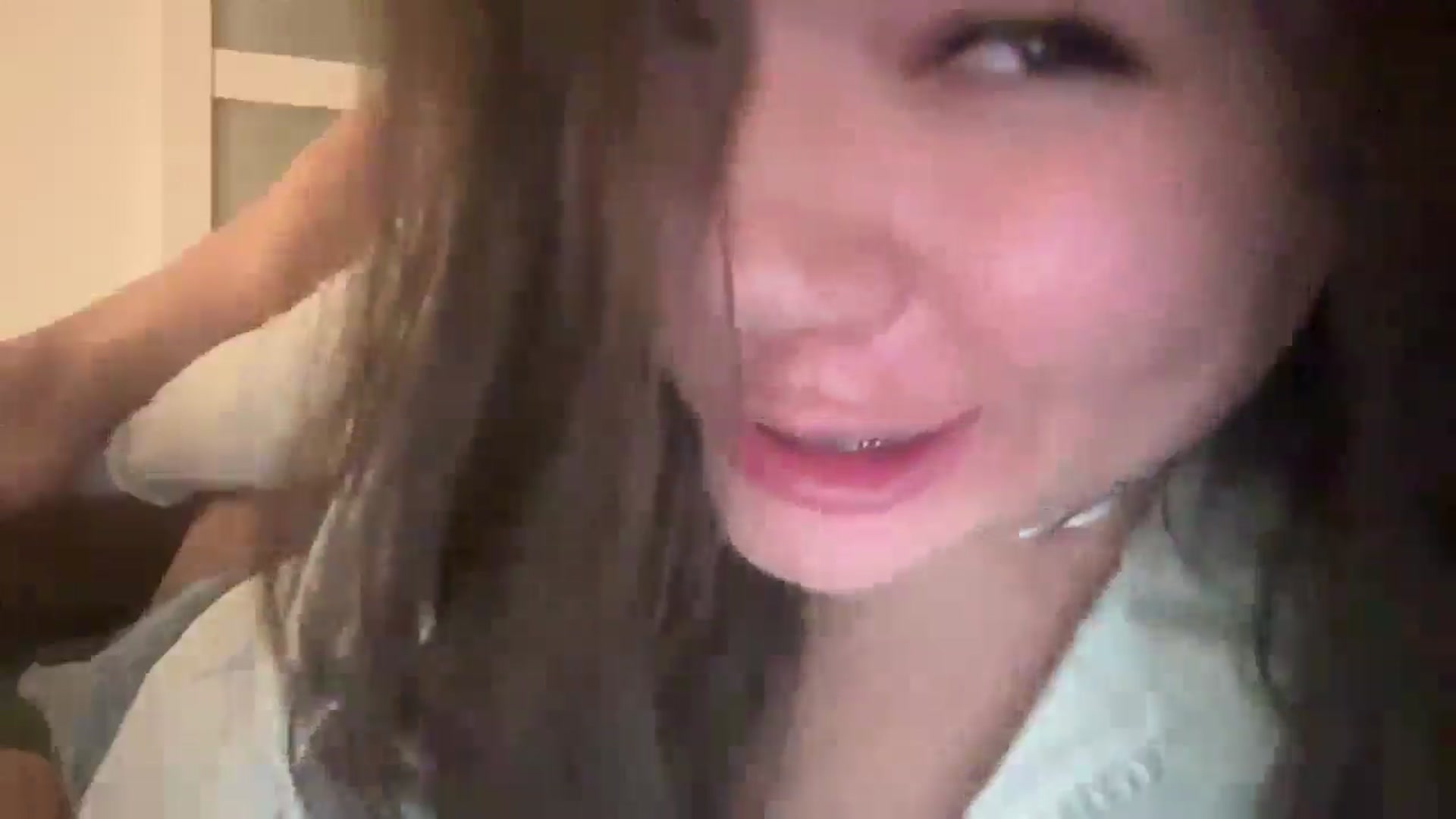 Gallery image thumbnail from imava's myfreecams stream on, 03/10/2025, 16:52 image 18 of 20