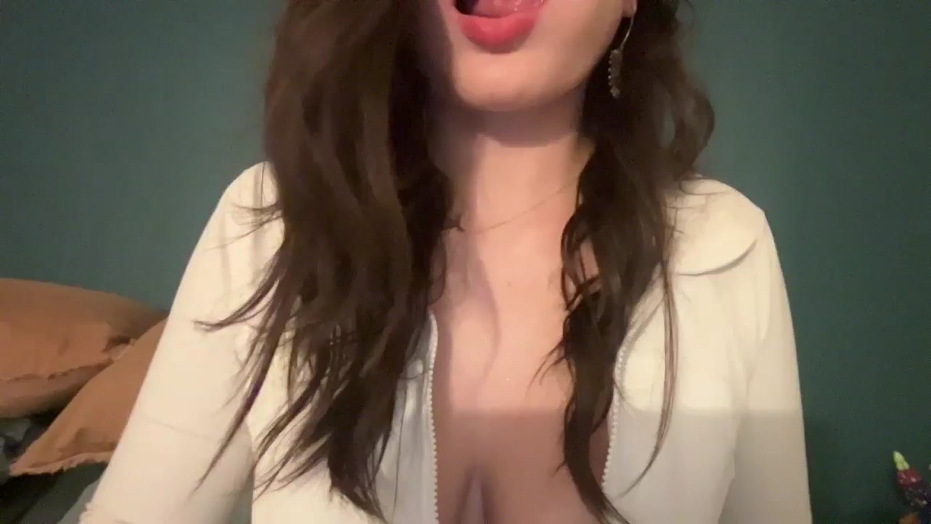 Gallery image thumbnail from imava's myfreecams stream on, 03/18/2025, 06:17 image 1 of 20