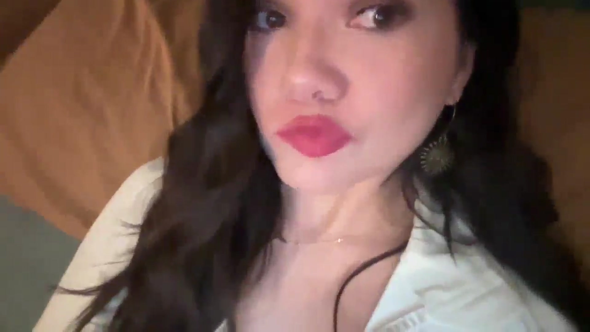 Gallery image thumbnail from imava's myfreecams stream on, 03/18/2025, 06:17 image 5 of 20