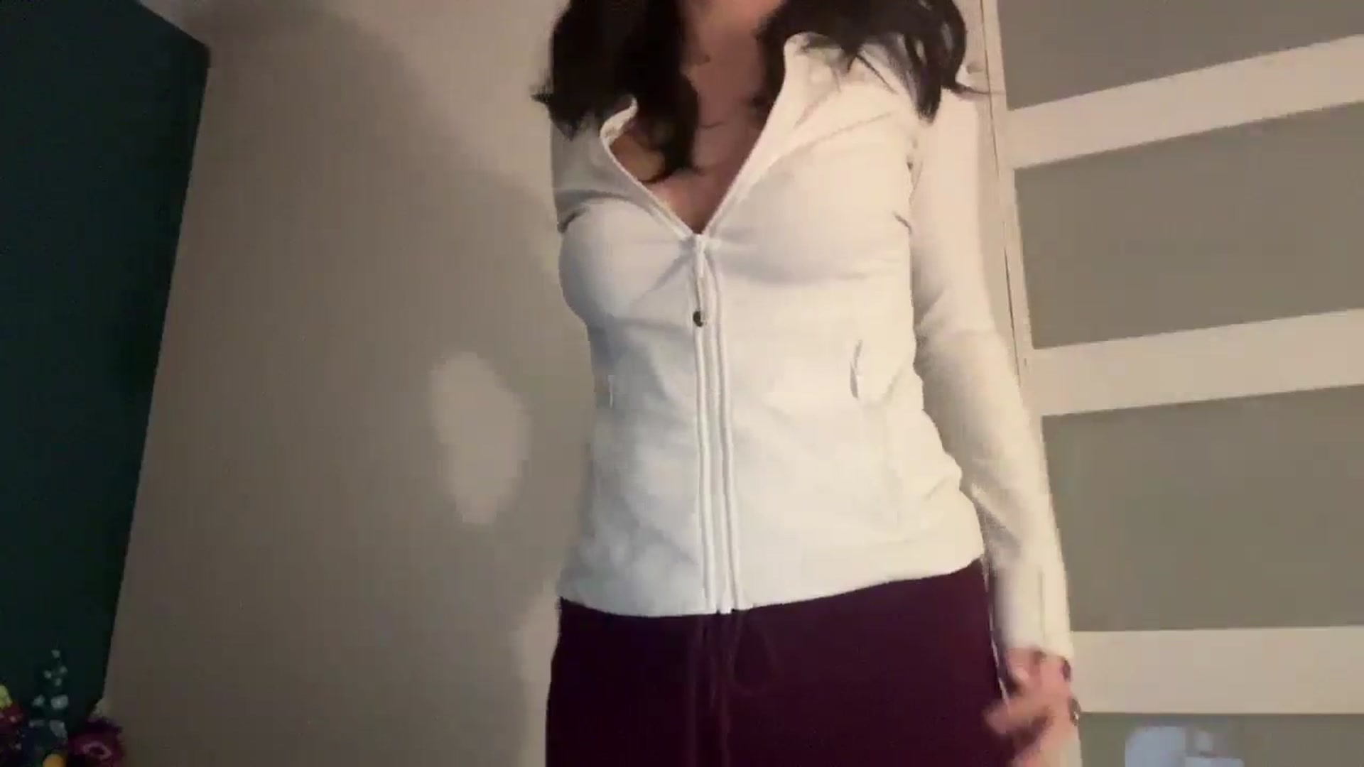 Gallery image thumbnail from imava's myfreecams stream on, 03/18/2025, 06:45 image 8 of 20
