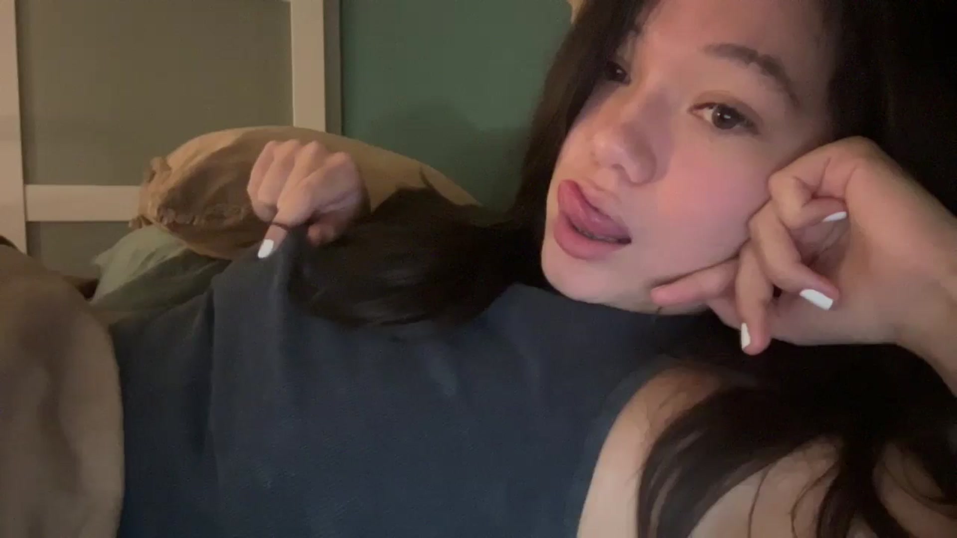 Gallery image thumbnail from imava's myfreecams stream on, 03/23/2025, 22:46 image 19 of 20