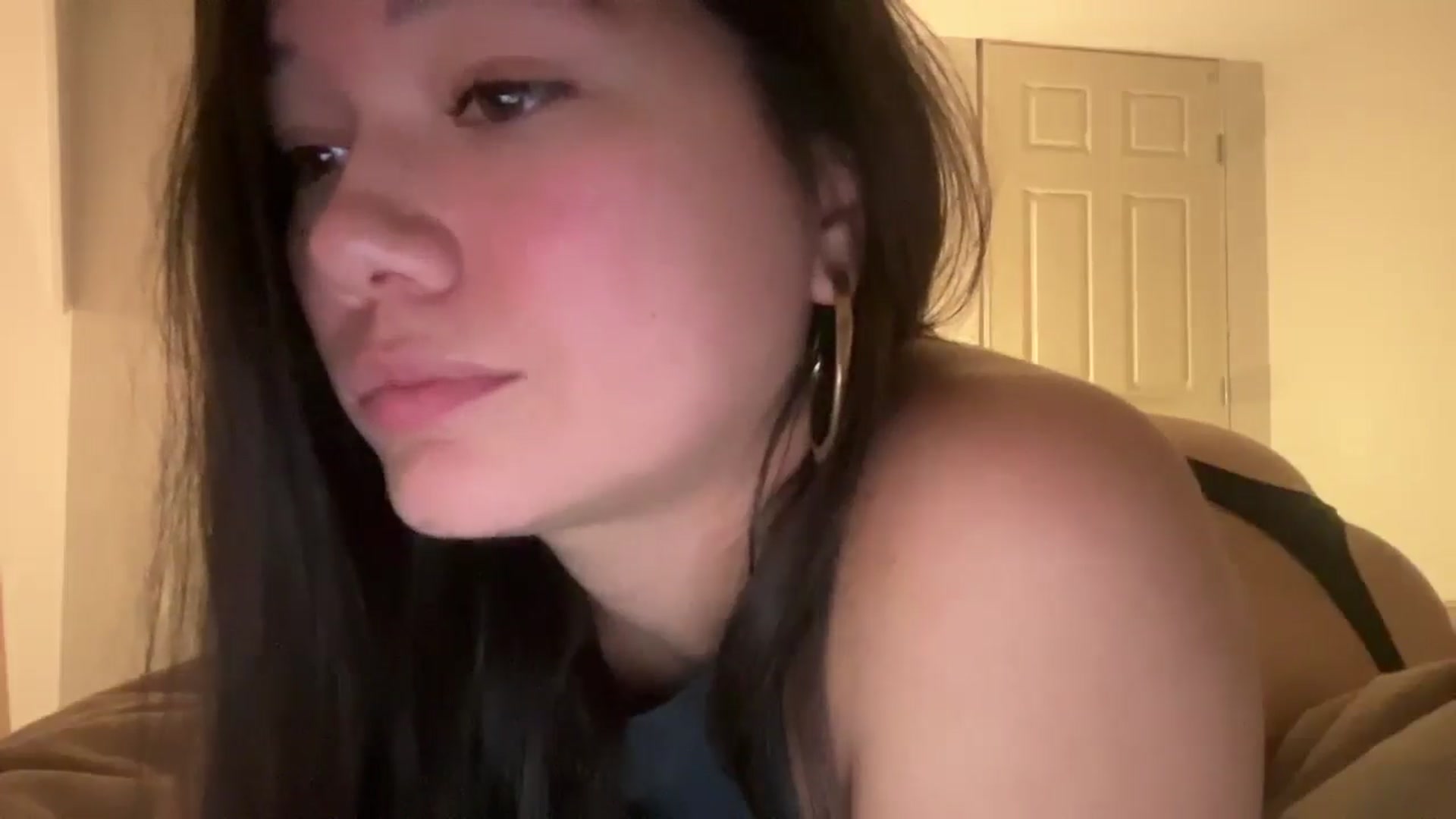 Gallery image thumbnail from imava's myfreecams stream on, 03/23/2025, 22:46 image 16 of 20