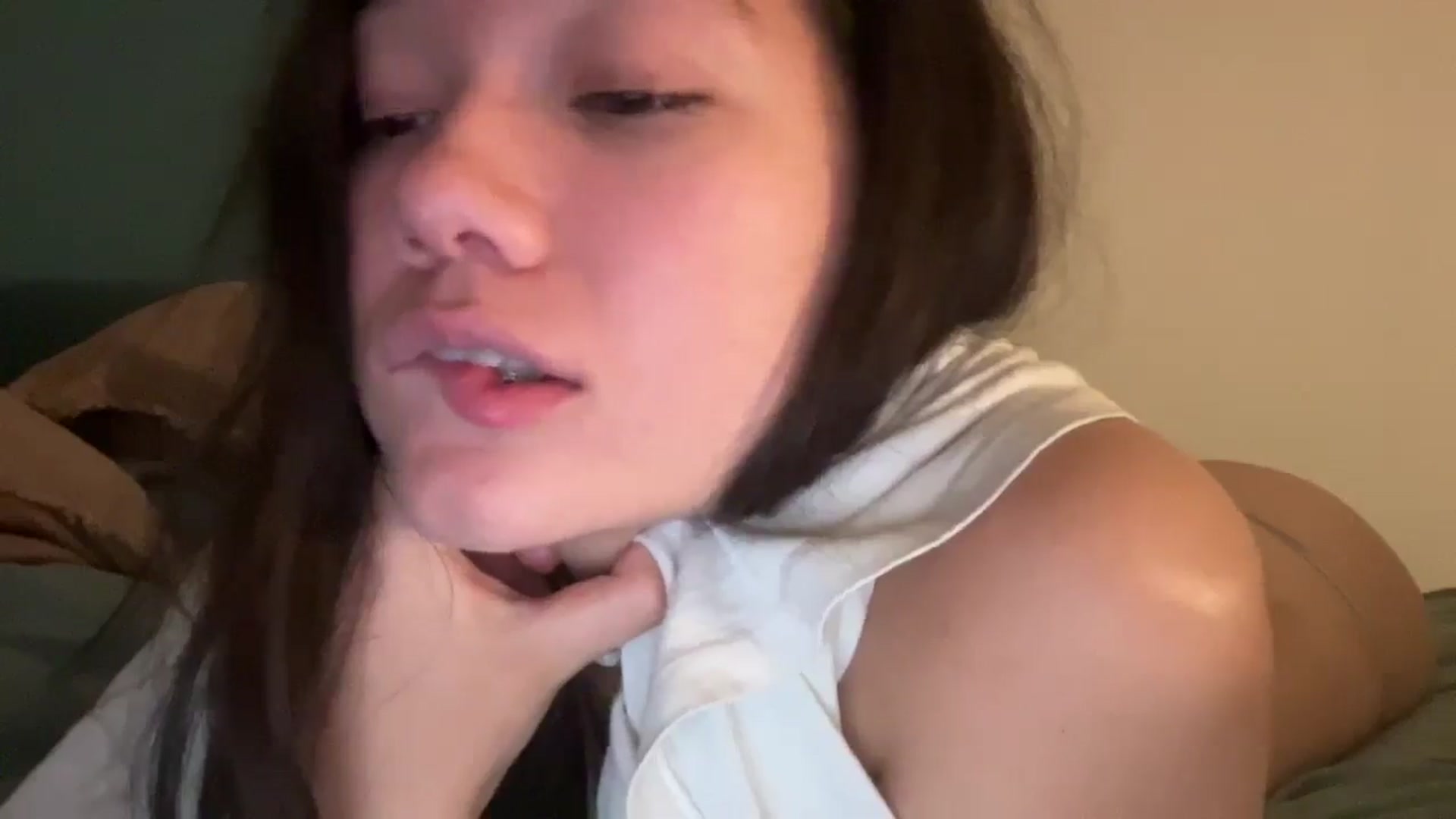 Gallery image thumbnail from imava's myfreecams stream on, 03/28/2025, 20:37 image 18 of 20