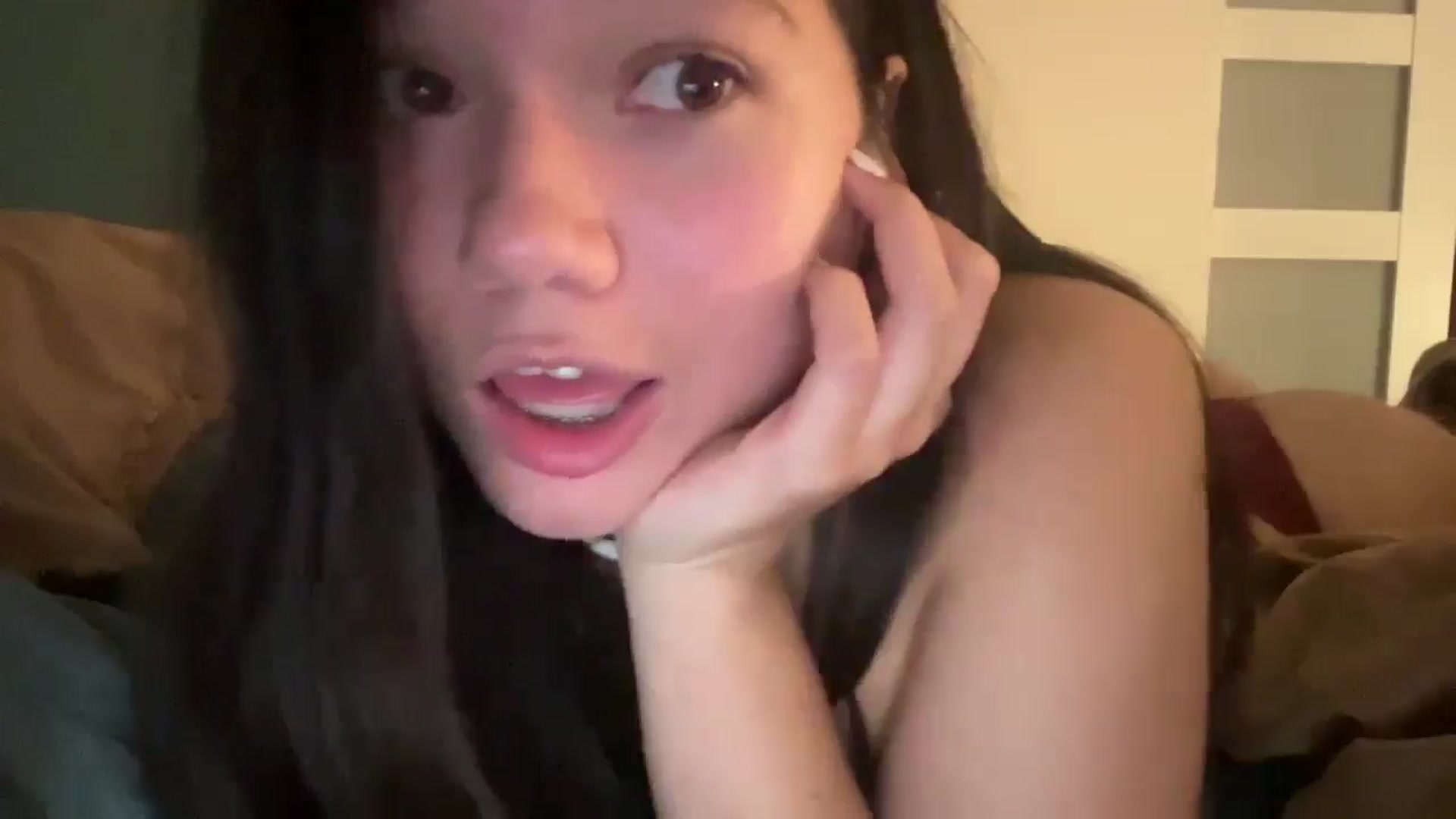 Gallery image thumbnail from imava's myfreecams stream on, 04/03/2025, 07:33 image 10 of 20