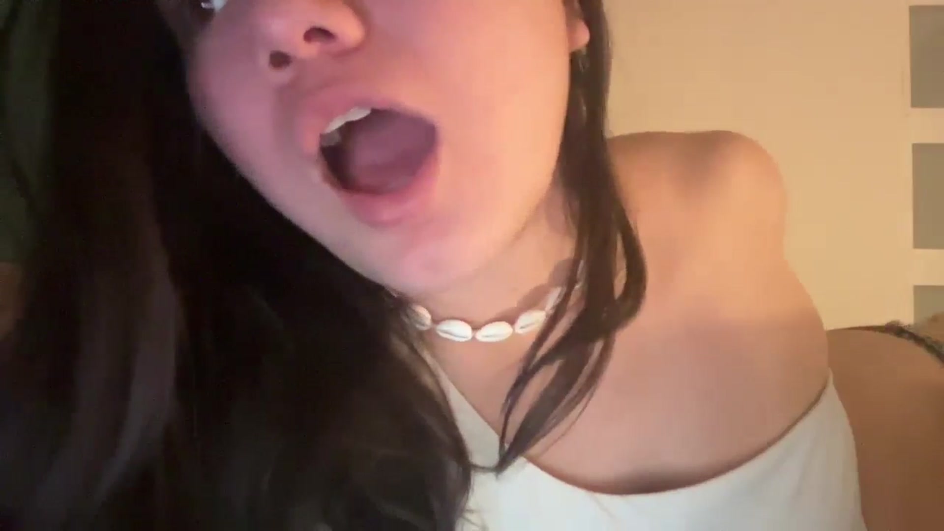 Gallery image thumbnail from imava's myfreecams stream on, 05/01/2025, 22:47 image 6 of 20