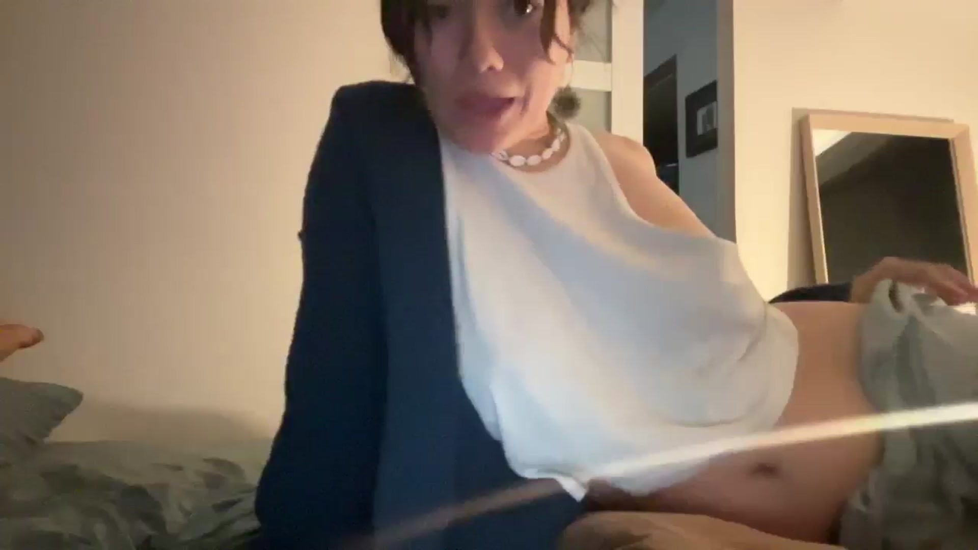 Gallery image thumbnail from imava's myfreecams stream on, 08/23/2025, 17:11 image 8 of 20
