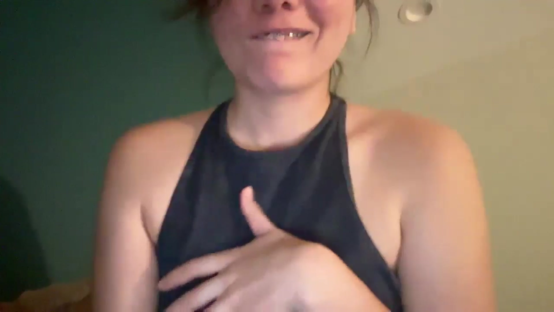 Gallery image thumbnail from imava's myfreecams stream on, 10/03/2025, 21:08 image 14 of 20