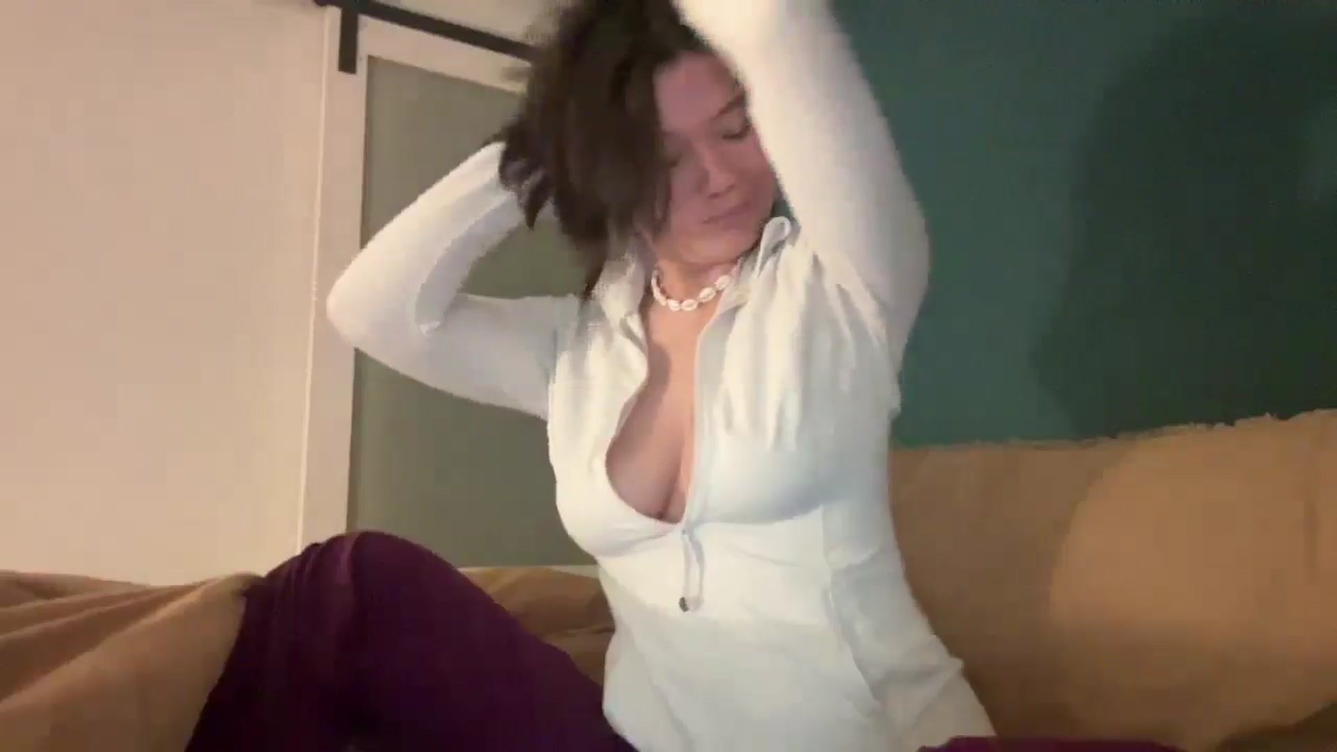 Gallery image thumbnail from imava's myfreecams stream on, 10/25/2025, 24:02 image 19 of 20