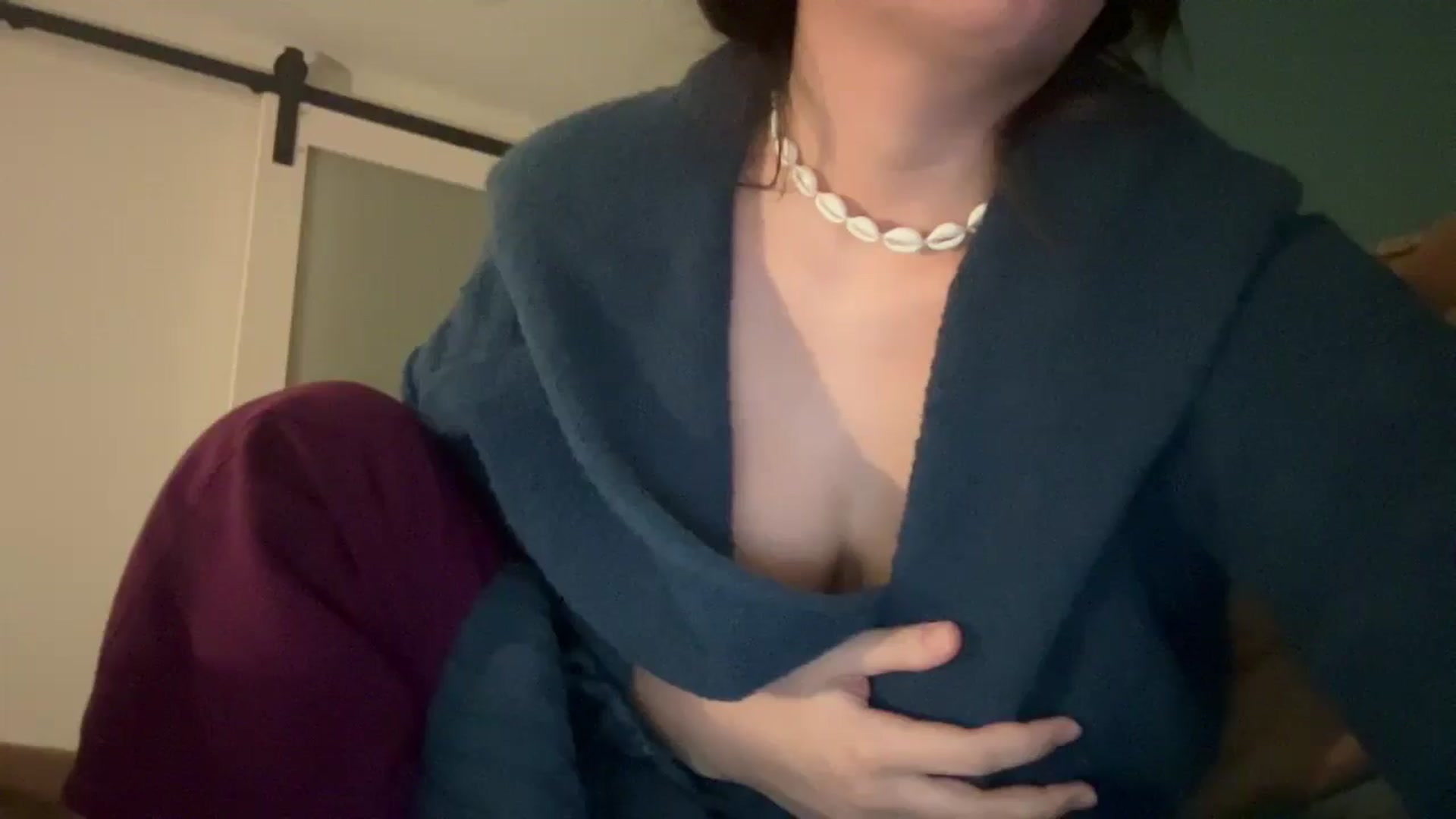 Gallery image thumbnail from imava's myfreecams stream on, 10/25/2025, 04:04 image 16 of 20