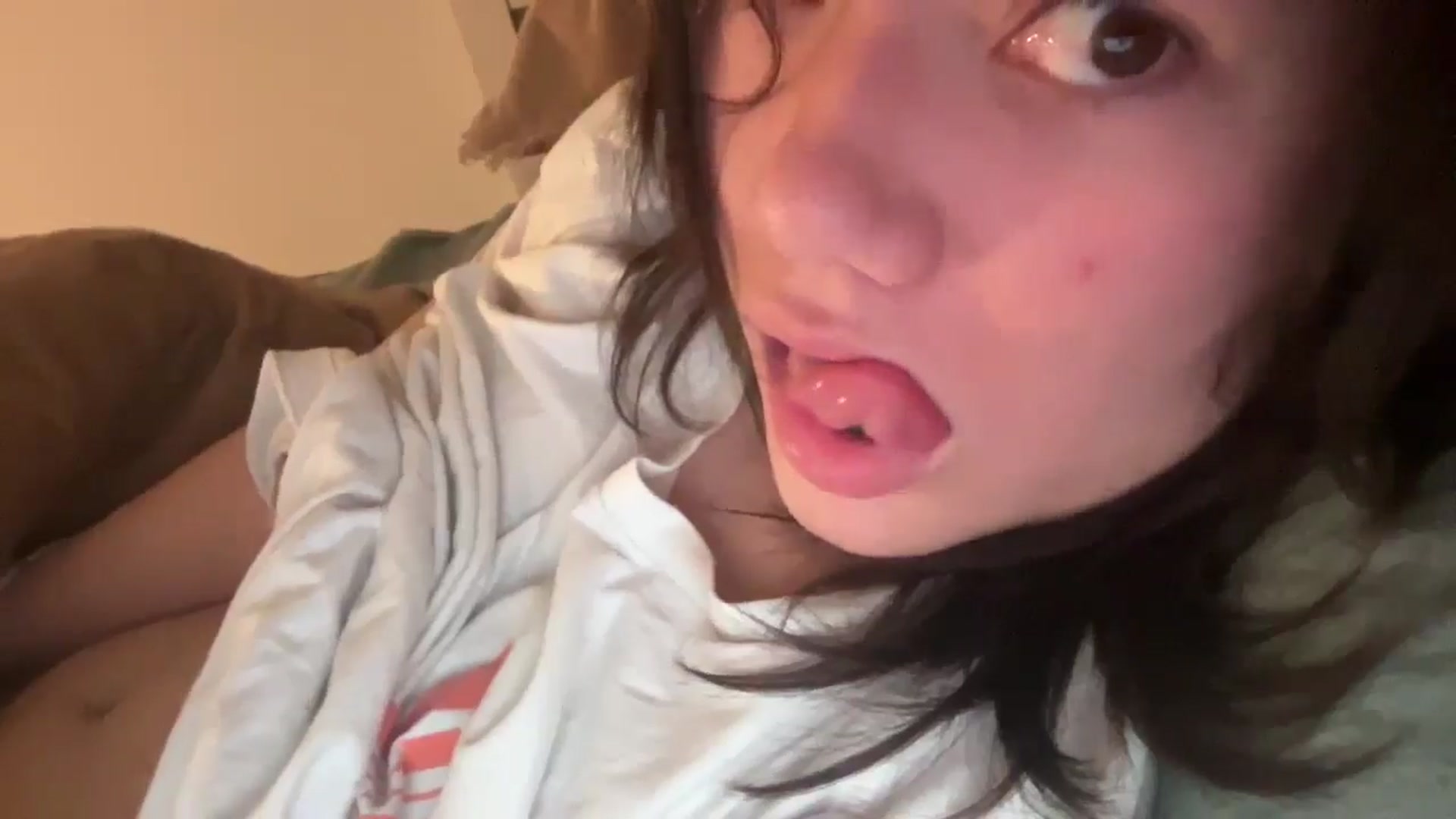 Gallery image thumbnail from imava's myfreecams stream on, 10/31/2025, 21:15 image 8 of 20