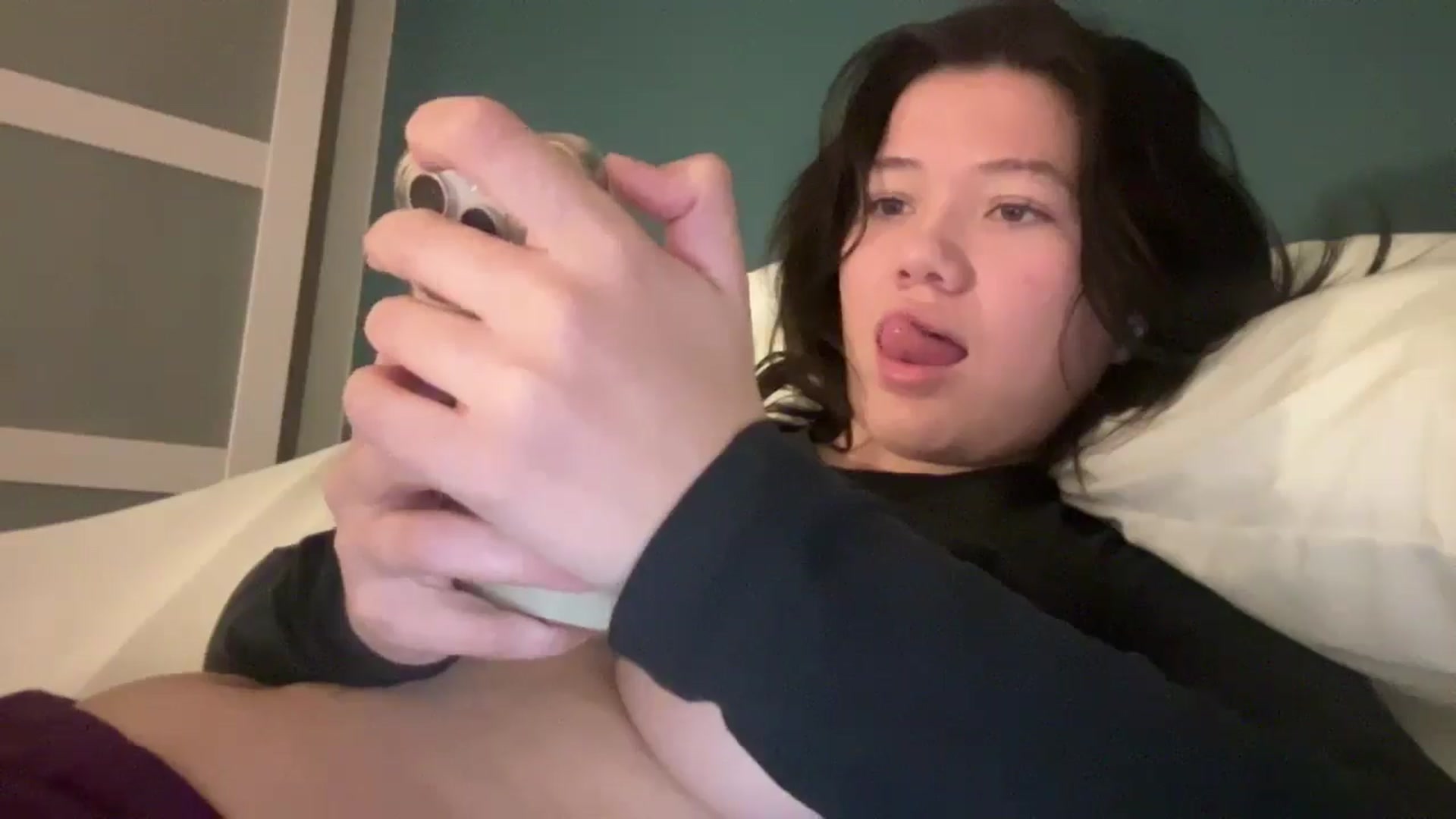 Gallery image thumbnail from imava's myfreecams stream on, 12/04/2025, 22:13 image 10 of 20