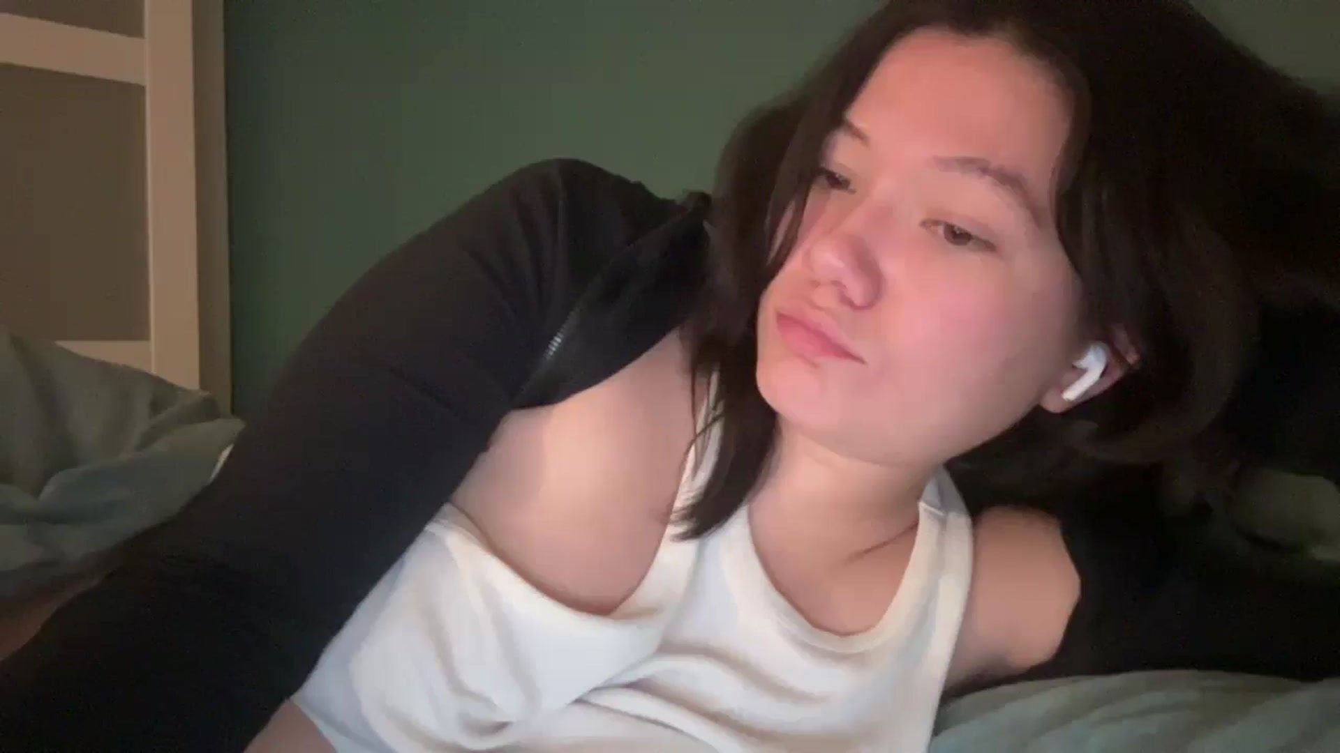 Gallery image thumbnail from imava's myfreecams stream on, 12/10/2025, 09:30 image 19 of 20