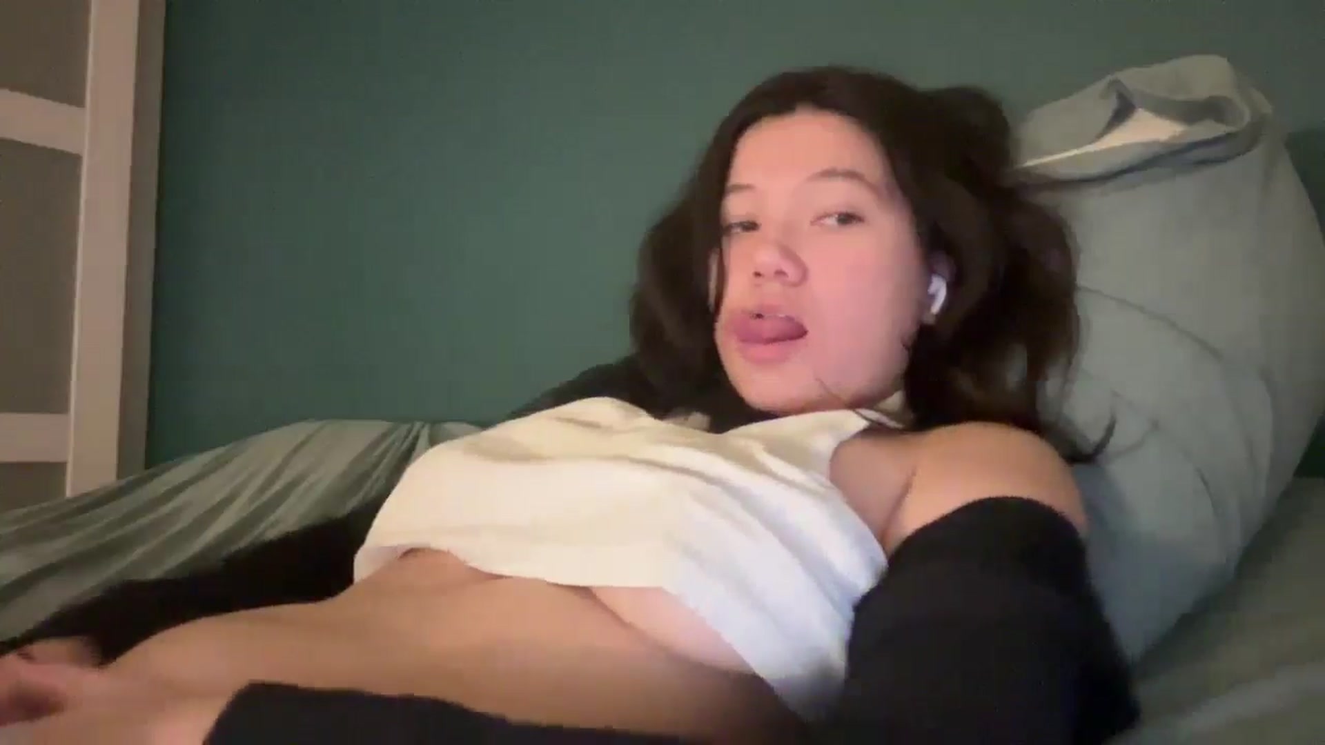 Gallery image thumbnail from imava's myfreecams stream on, 12/10/2025, 09:30 image 12 of 20