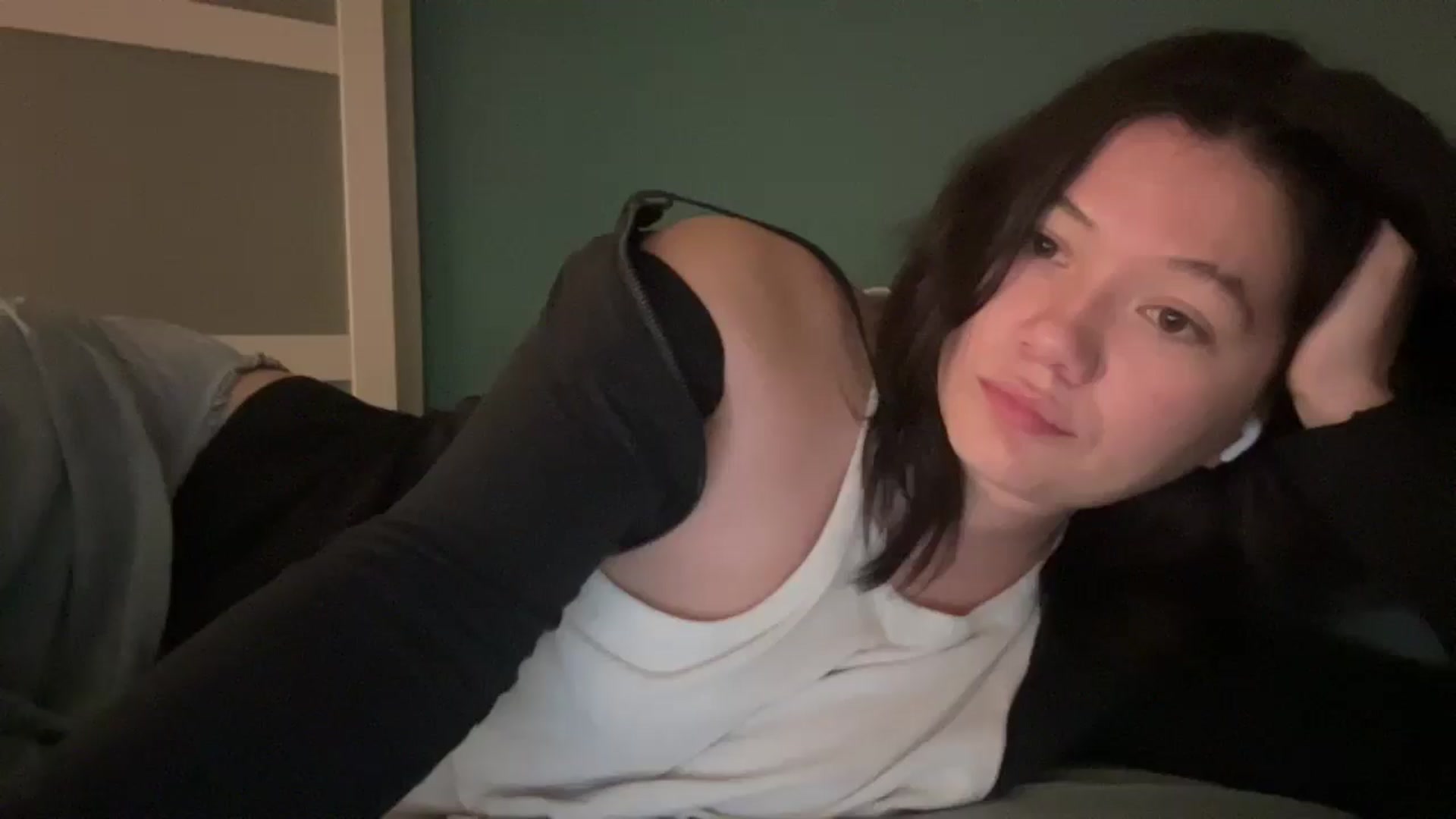 Gallery image thumbnail from imava's myfreecams stream on, 12/10/2025, 09:30 image 1 of 20