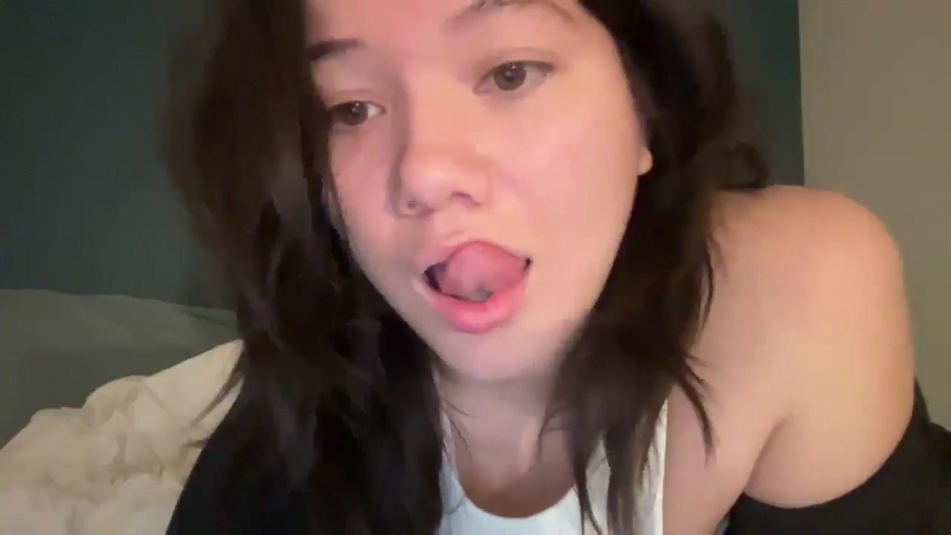 Gallery image thumbnail from imava's myfreecams stream on, 12/10/2025, 19:12 image 6 of 20