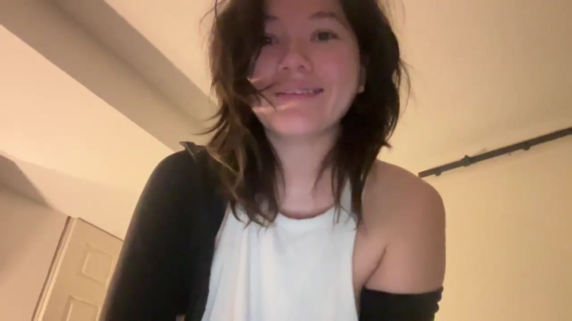 Gallery image thumbnail from imava's myfreecams stream on, 12/10/2025, 19:12 image 5 of 20