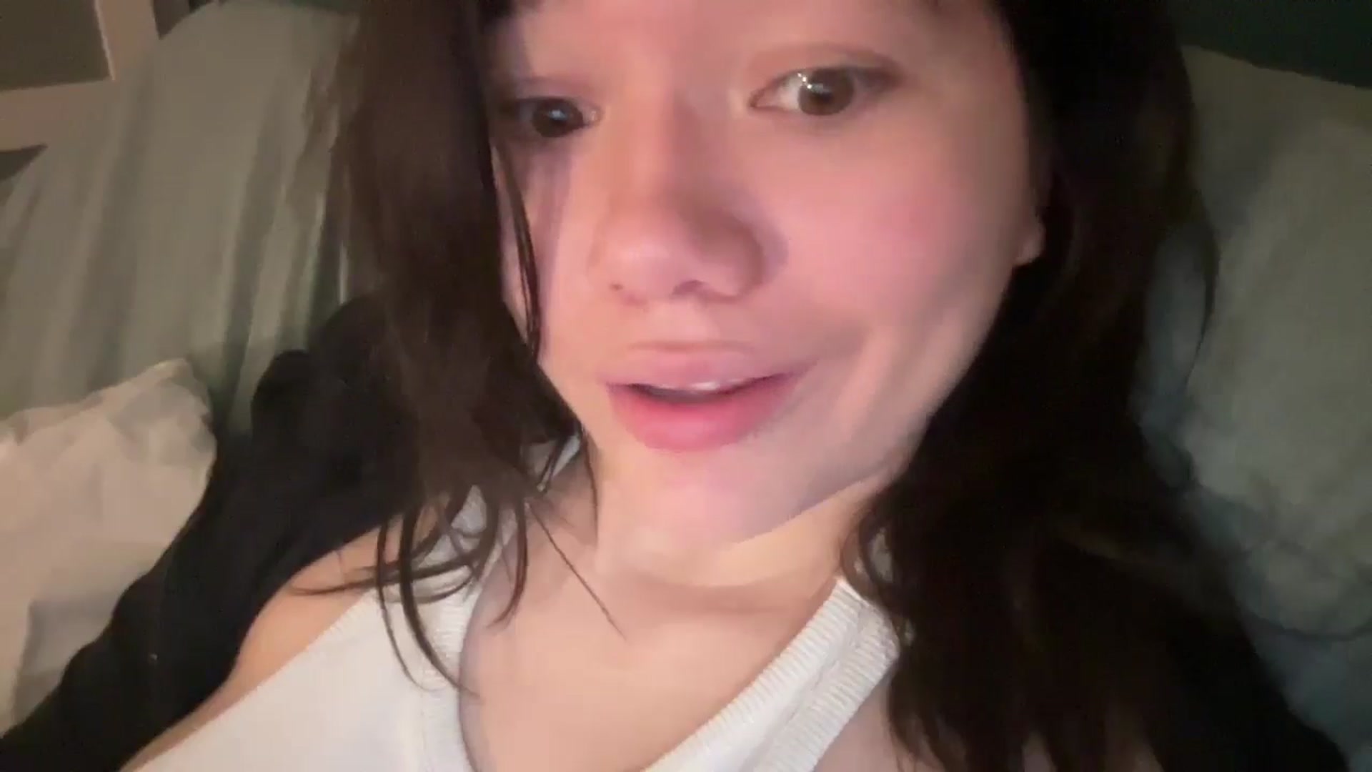 Gallery image thumbnail from imava's myfreecams stream on, 12/10/2025, 19:12 image 18 of 20