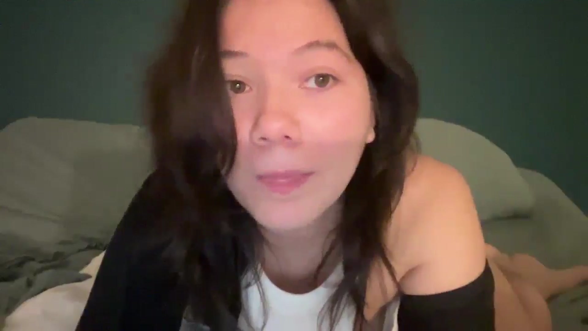 Gallery image thumbnail from imava's myfreecams stream on, 12/10/2025, 19:12 image 9 of 20