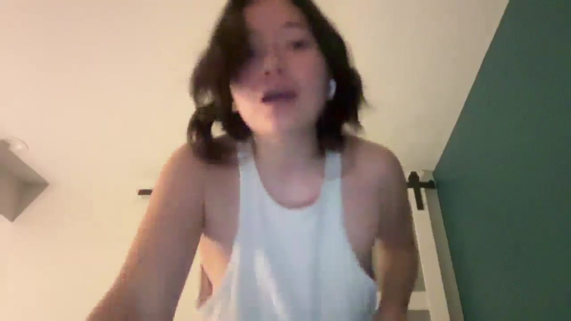 Gallery image thumbnail from imava's myfreecams stream on, 12/13/2025, 08:57 image 9 of 20