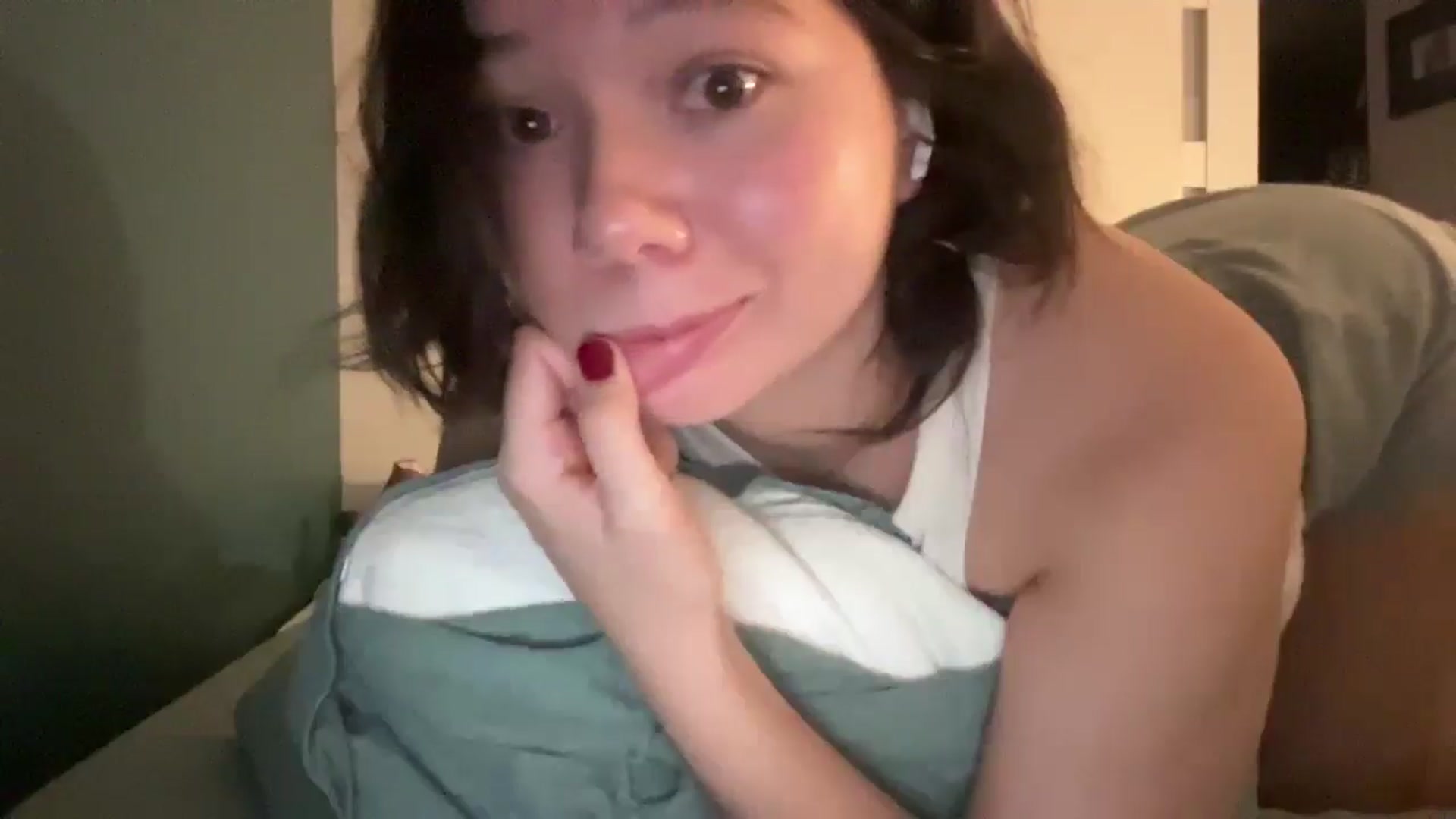 Gallery image thumbnail from imava's myfreecams stream on, 12/13/2025, 08:57 image 19 of 20