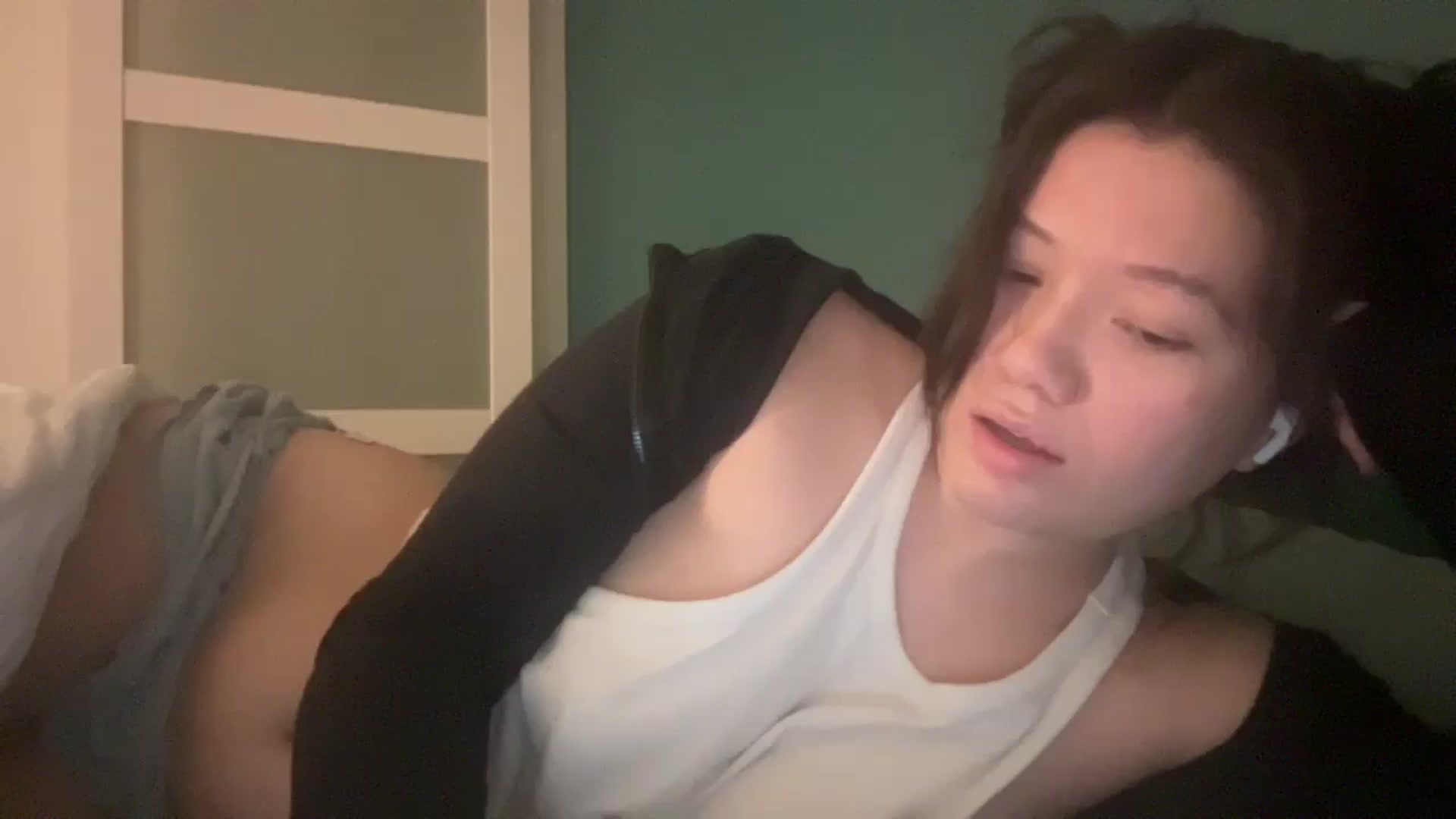 Gallery image thumbnail from imava's myfreecams stream on, 12/15/2025, 08:35 image 1 of 20