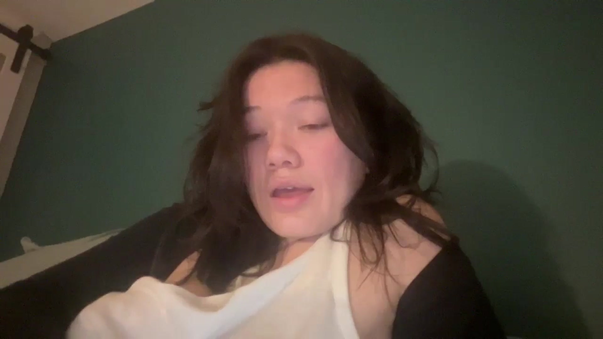 Gallery image thumbnail from imava's myfreecams stream on, 12/15/2025, 08:35 image 18 of 20