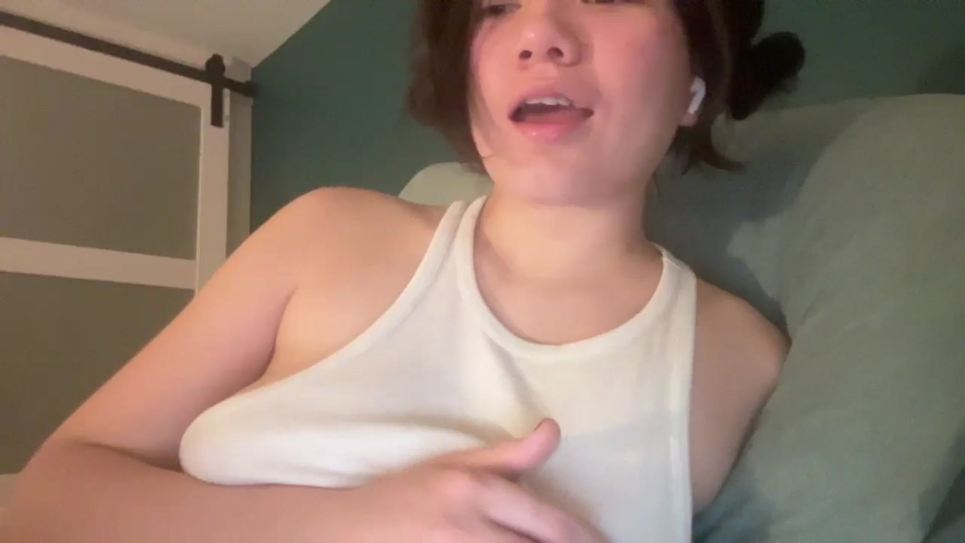 Gallery image thumbnail from imava's myfreecams stream on, 12/15/2025, 13:08 image 10 of 20