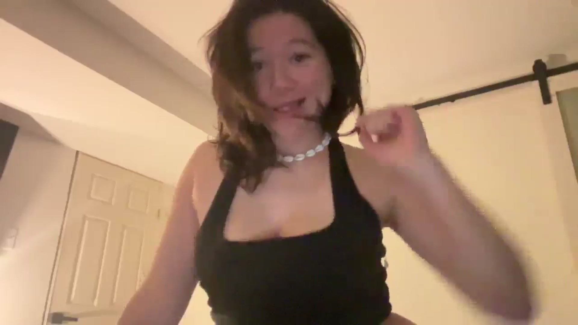 Gallery image thumbnail from imava's myfreecams stream on, 12/16/2025, 23:58 image 11 of 20