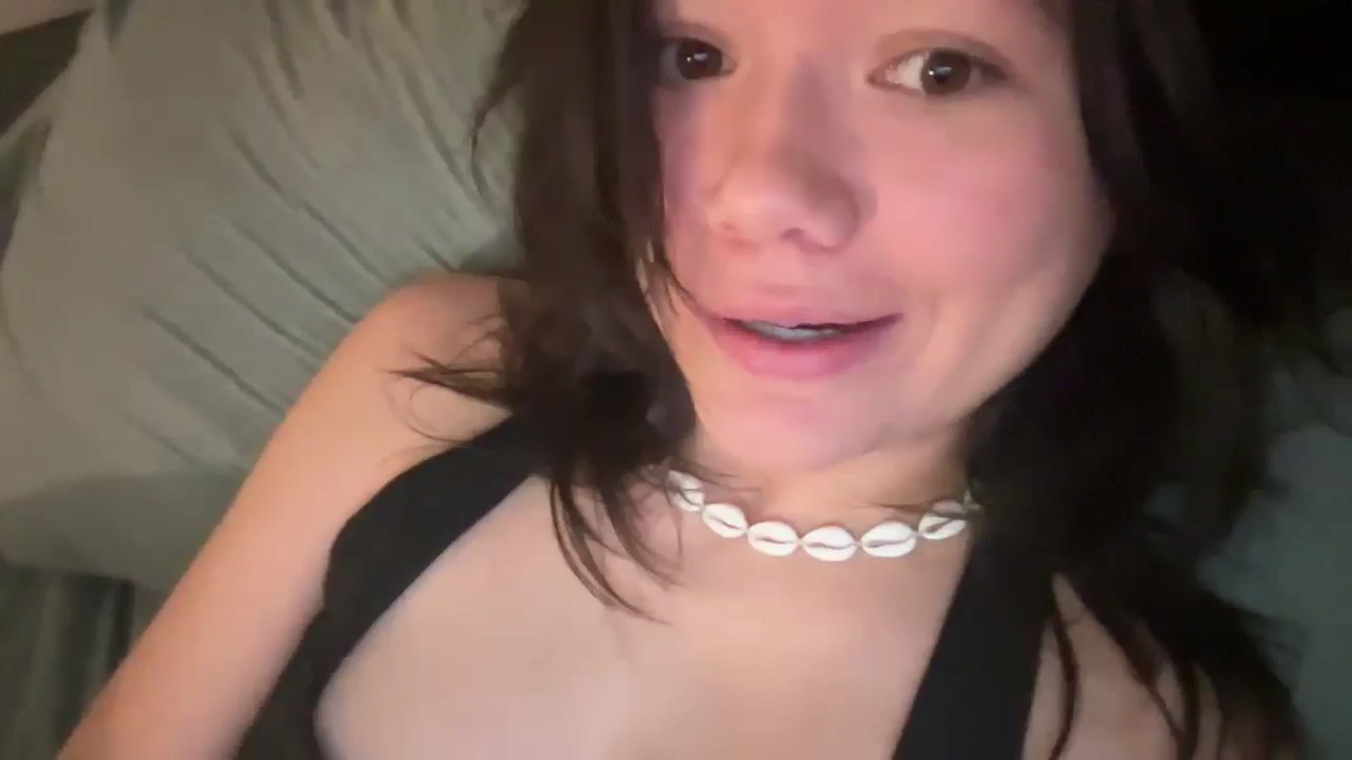 Gallery image thumbnail from imava's myfreecams stream on, 12/16/2025, 23:58 image 14 of 20