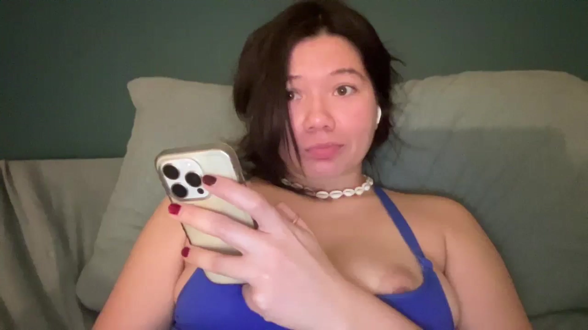 Gallery image thumbnail from imava's myfreecams stream on, 12/18/2025, 11:05 image 17 of 20