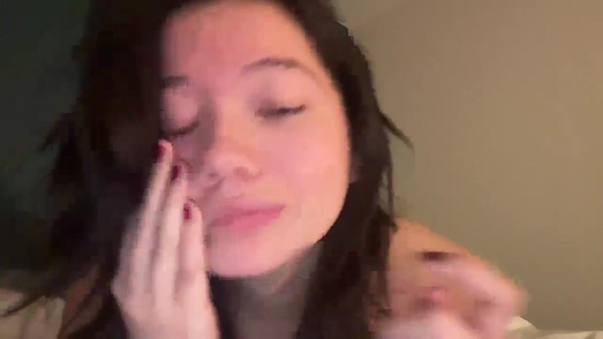 Gallery image thumbnail from imava's myfreecams stream on, 12/19/2025, 23:57 image 8 of 20
