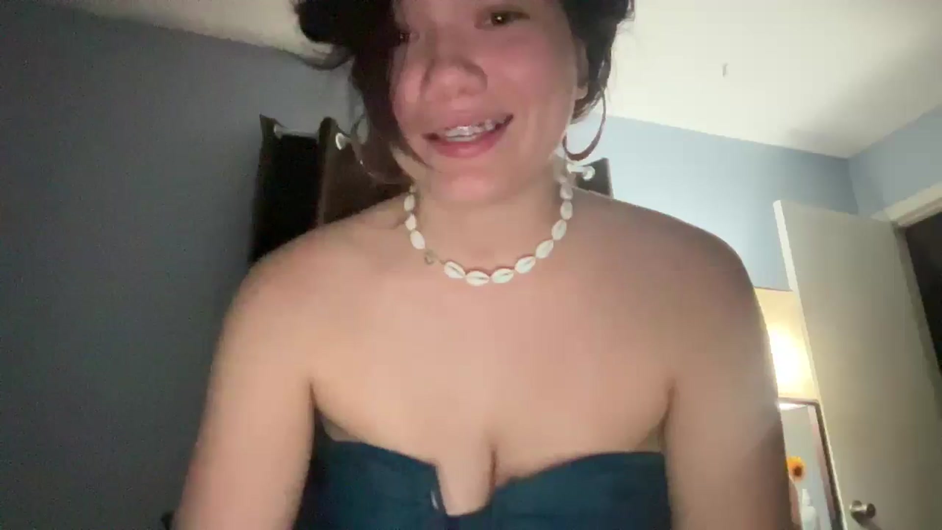 Gallery image thumbnail from imava's myfreecams stream on, 01/10/2026, 07:15 image 17 of 20