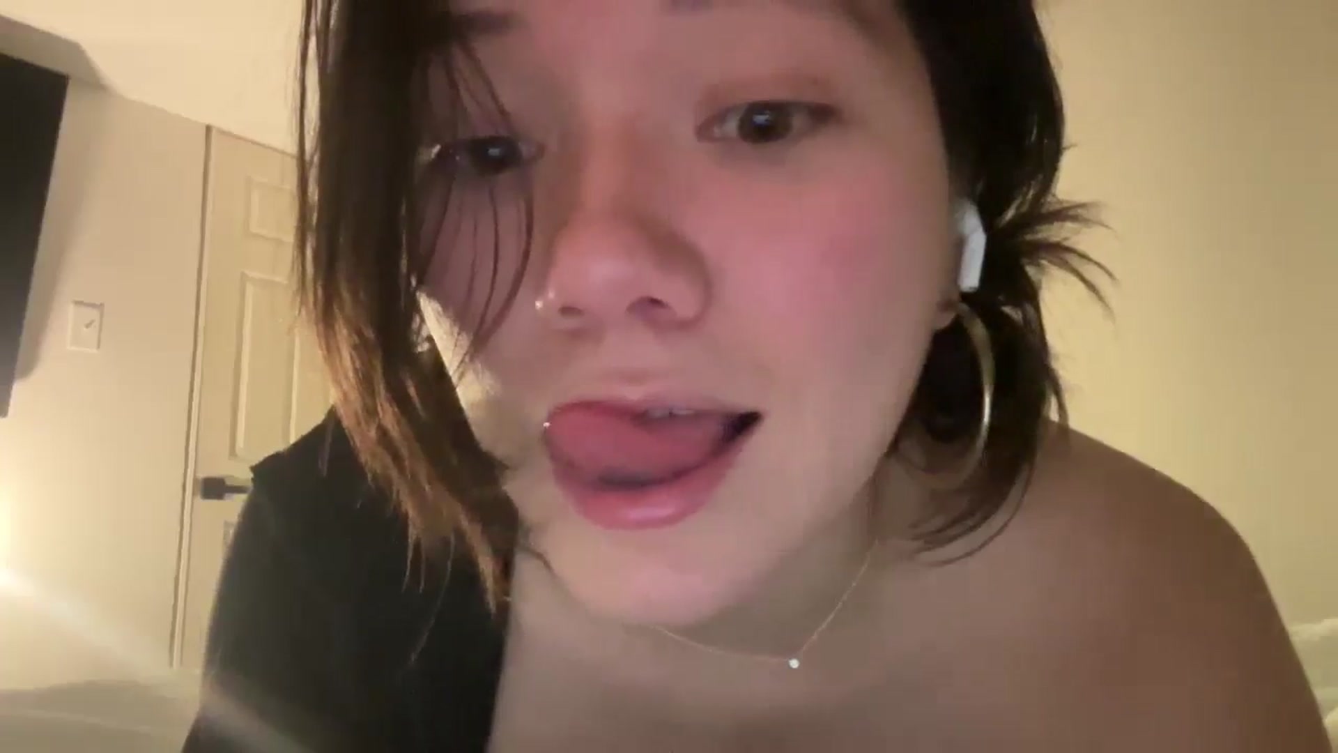Gallery image thumbnail from imava's myfreecams stream on, 01/12/2026, 05:36 image 8 of 20