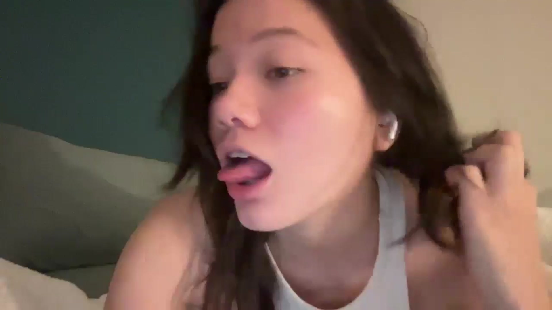 Gallery image thumbnail from imava's myfreecams stream on, 01/13/2026, 07:33 image 10 of 20