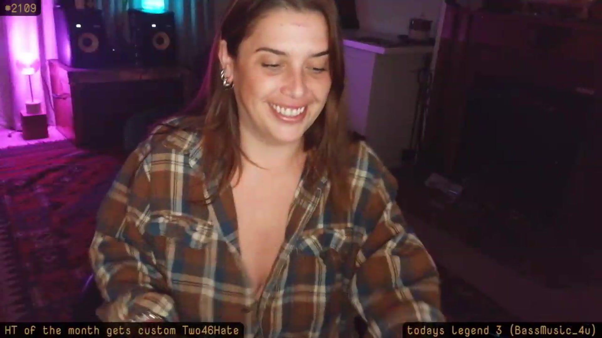 Gallery image thumbnail from imhoneyhoneyhoney's myfreecams stream on, 08/13/2026, 09:10 image 4 of 20