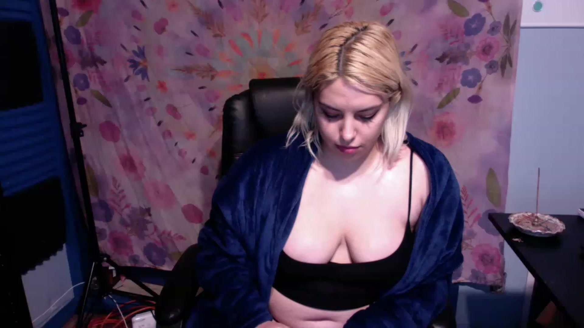 Gallery image thumbnail from indicamoon's myfreecams stream on, 01/23/2023, 03:25 image 16 of 20