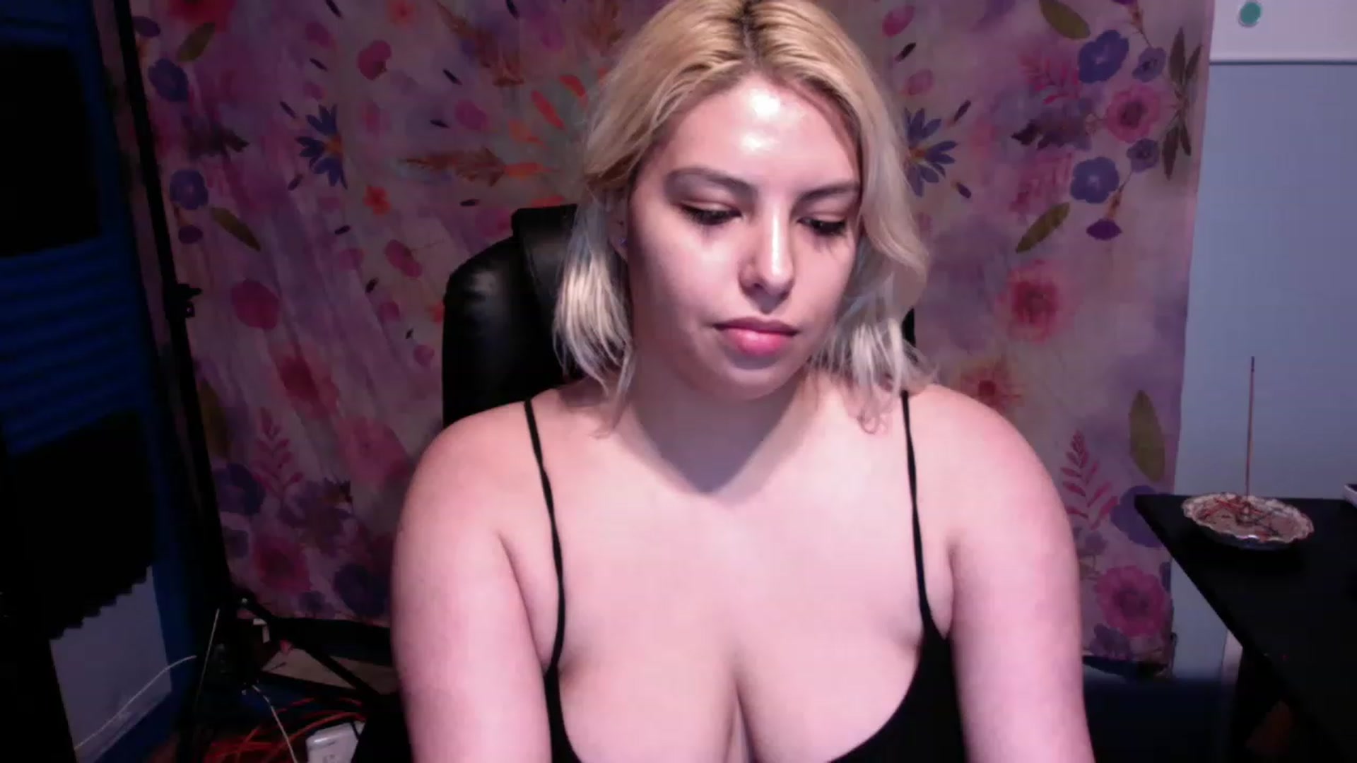 Gallery image thumbnail from indicamoon's myfreecams stream on, 01/23/2023, 03:25 image 13 of 20