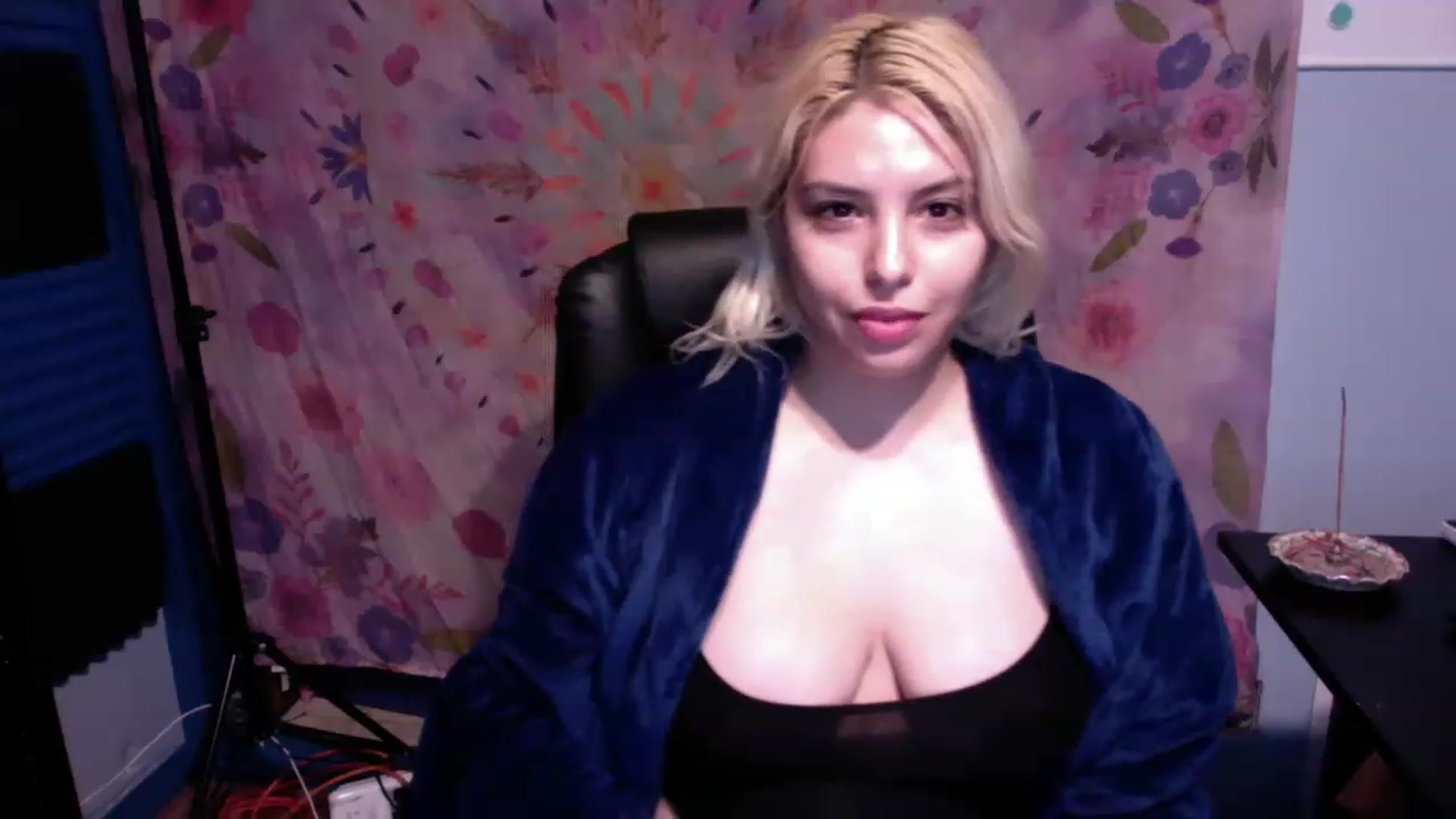 Gallery image thumbnail from indicamoon's myfreecams stream on, 01/23/2023, 03:25 image 14 of 20