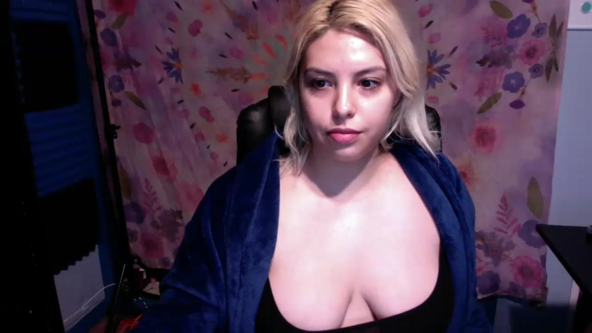 Gallery image thumbnail from indicamoon's myfreecams stream on, 01/23/2023, 03:25 image 7 of 20