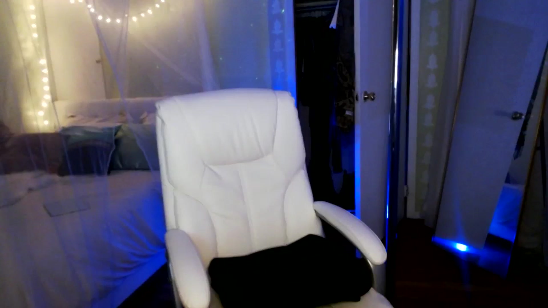 Gallery image thumbnail from indie's myfreecams stream on, 08/07/2023, 09:29 image 7 of 20