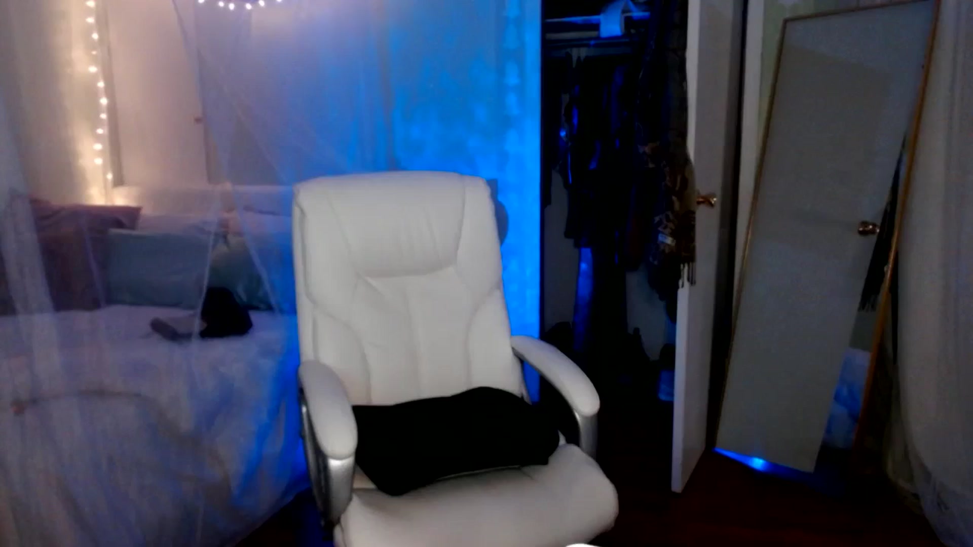 Gallery image thumbnail from indie's myfreecams stream on, 09/13/2023, 05:30 image 14 of 20