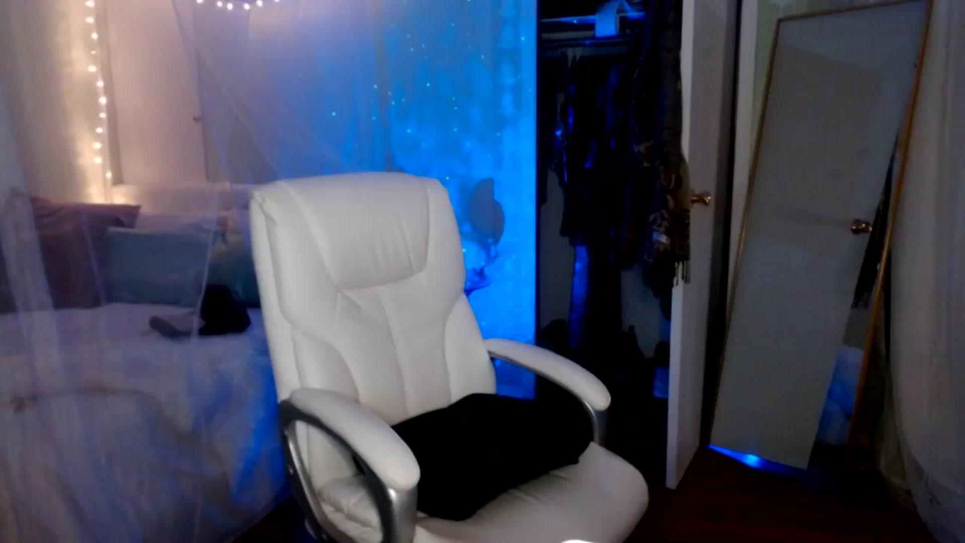 Gallery image thumbnail from indie's myfreecams stream on, 09/13/2023, 05:30 image 12 of 20