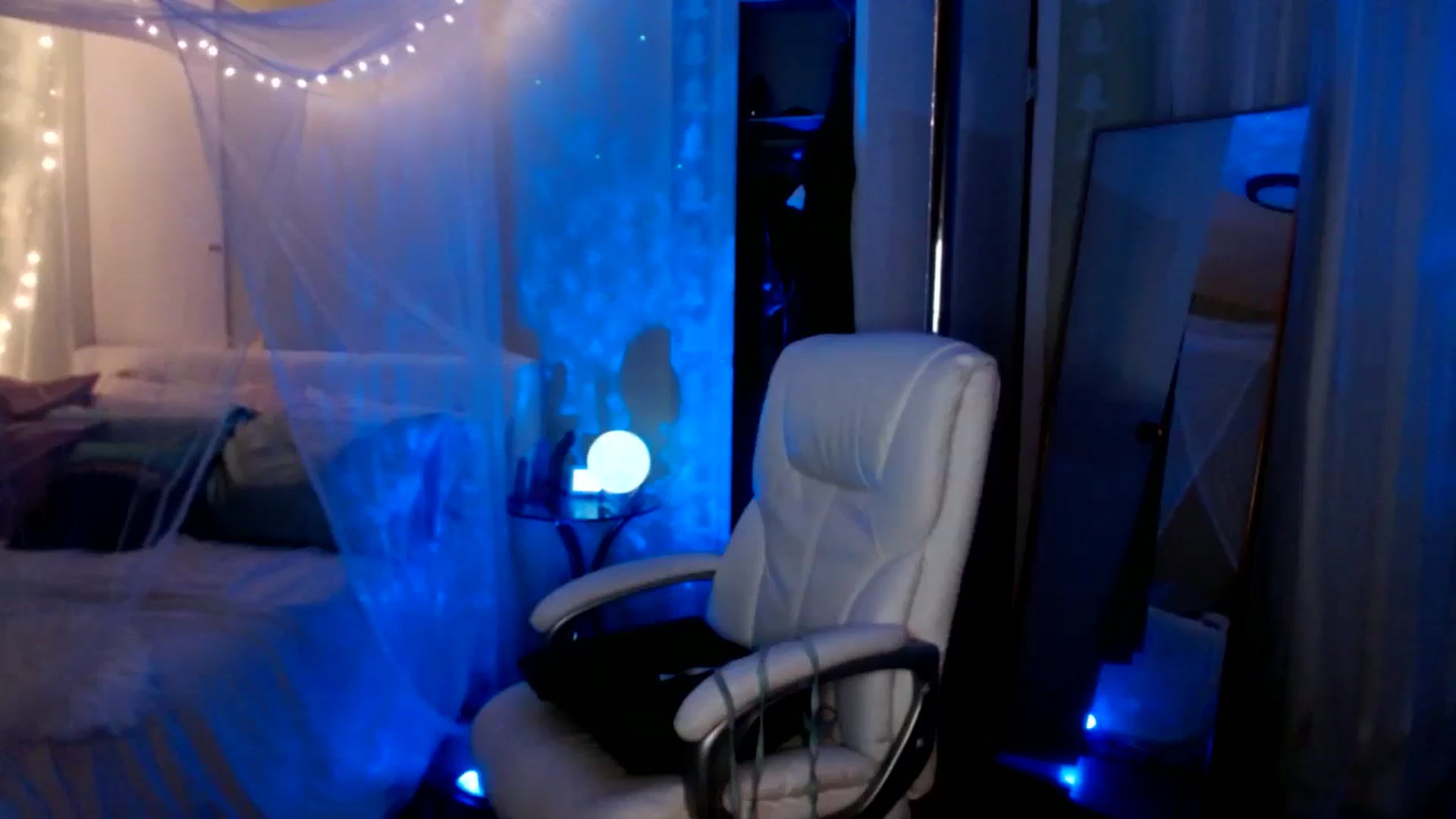 Gallery image thumbnail from indie's myfreecams stream on, 09/18/2023, 01:56 image 18 of 20