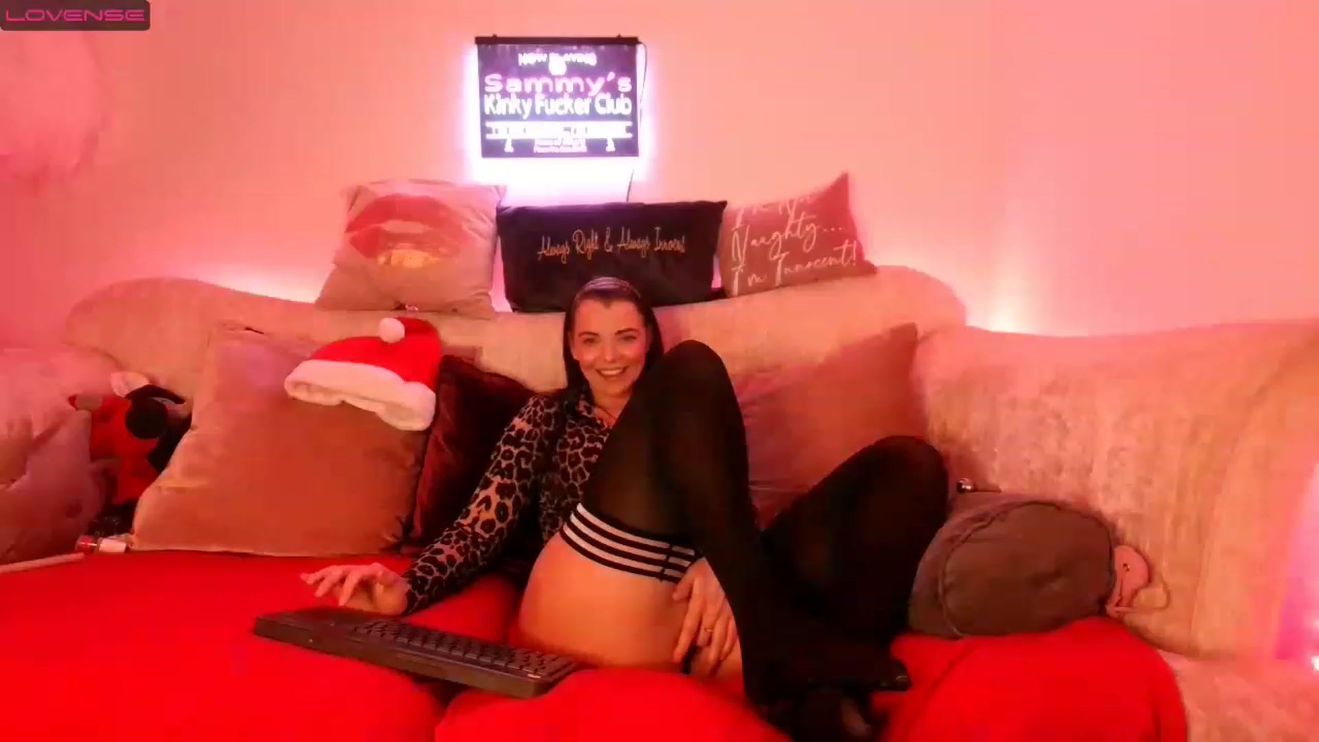 Gallery image thumbnail from innocentSamx's myfreecams stream on, 12/19/2022, 20:59 image 16 of 20