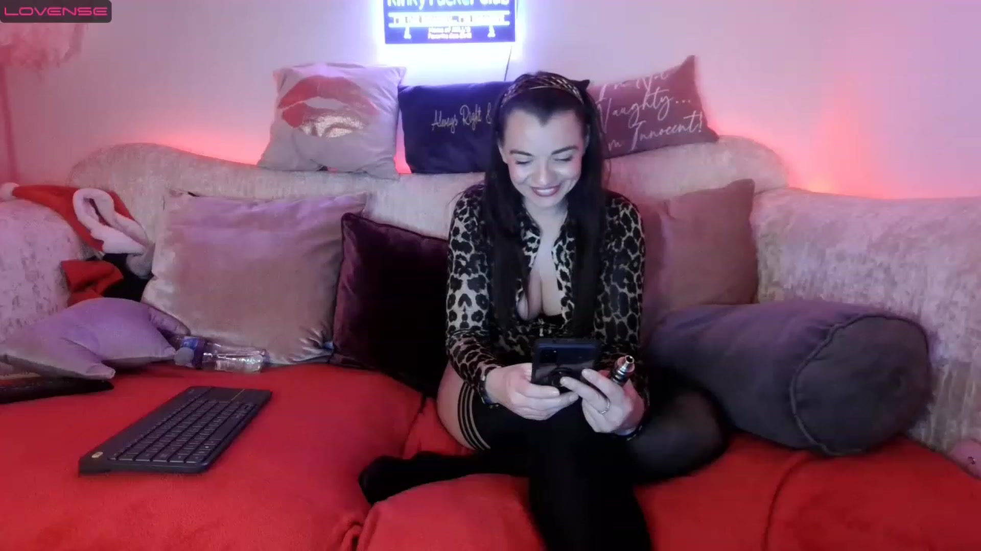 Gallery image thumbnail from innocentSamx's myfreecams stream on, 12/20/2022, 01:30 image 18 of 20