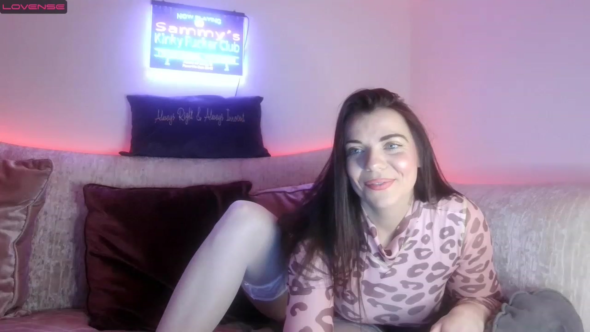 Gallery image thumbnail from innocentSamx's myfreecams stream on, 01/03/2023, 20:53 image 9 of 20